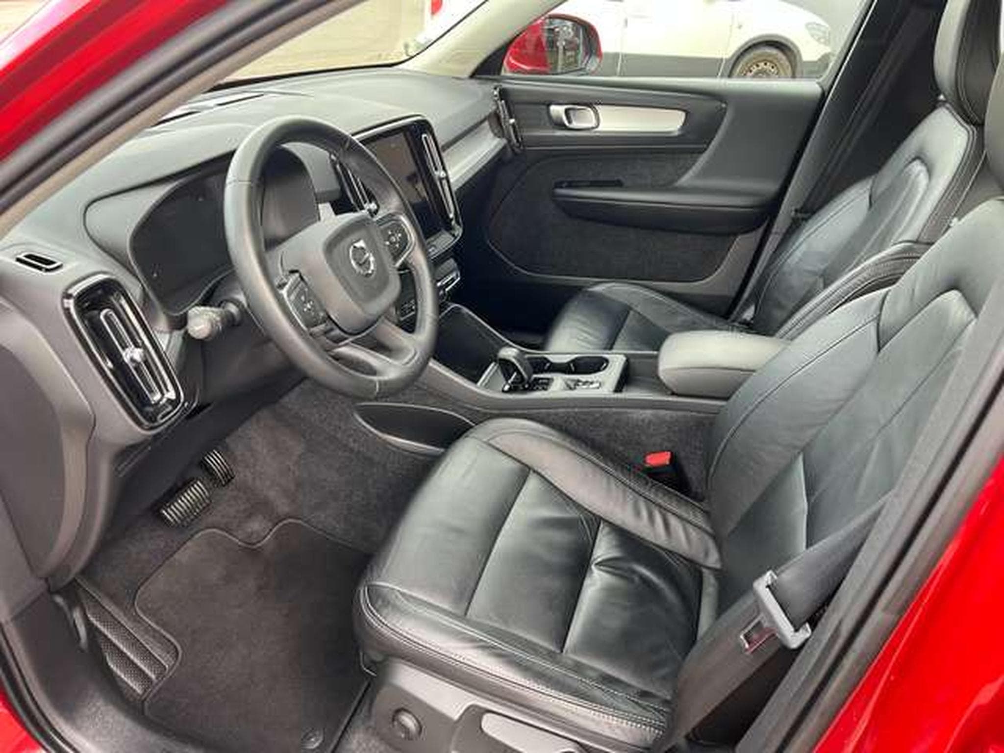 Volvo XC40 1.5 HYBRIDE ESSENCE 211 CV (2022) - Foto 5