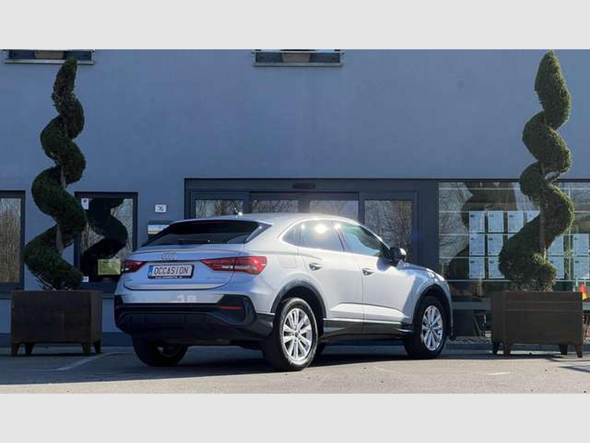 Audi Q3 HYBRIDE ESSENCE S-TRONIC 245 CV (2021) - Foto 3