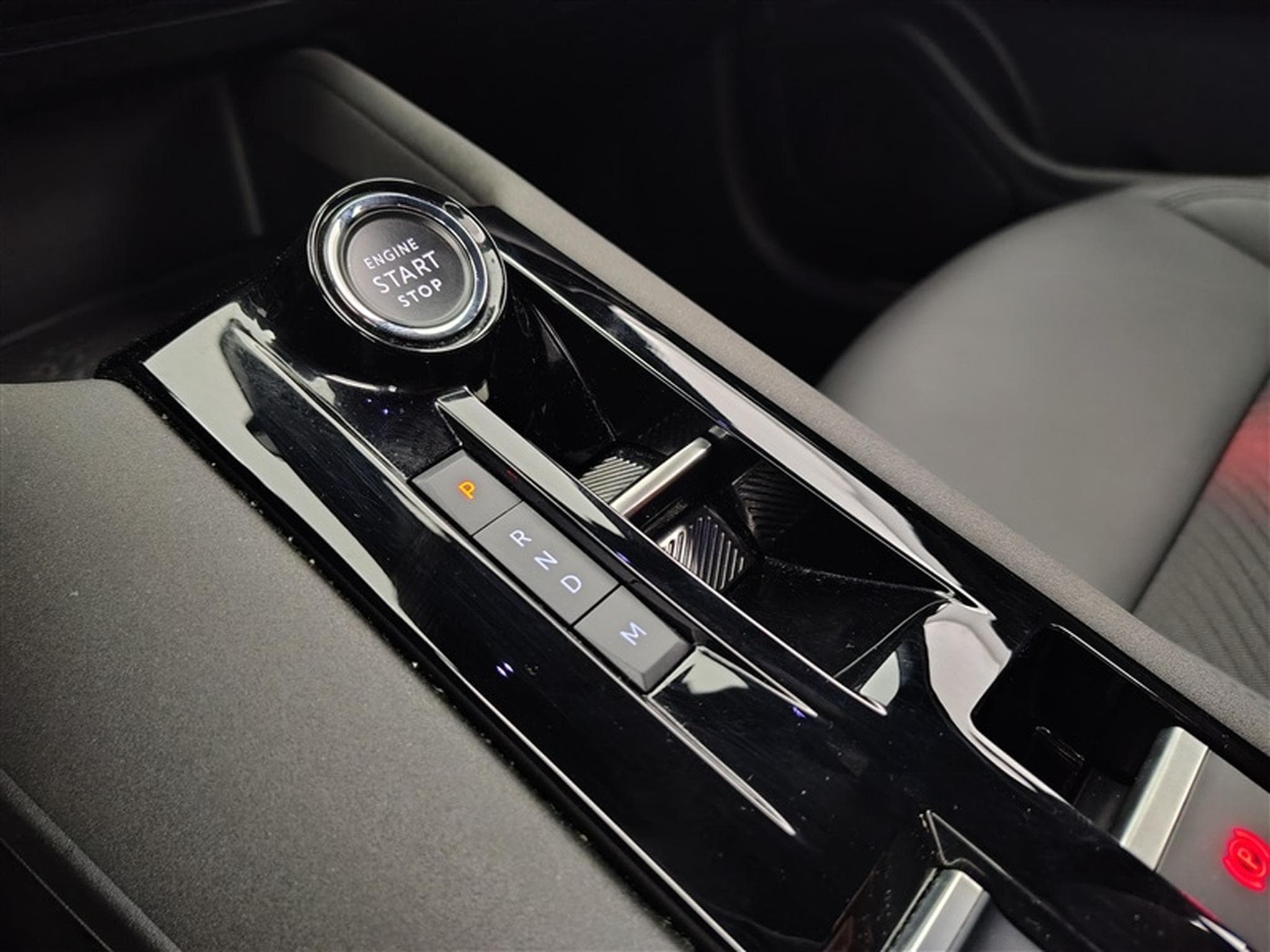 Alfa-Romeo Junior 1.2 Turbo Hybrid Ibrida Speciale (2025) - Photo 12