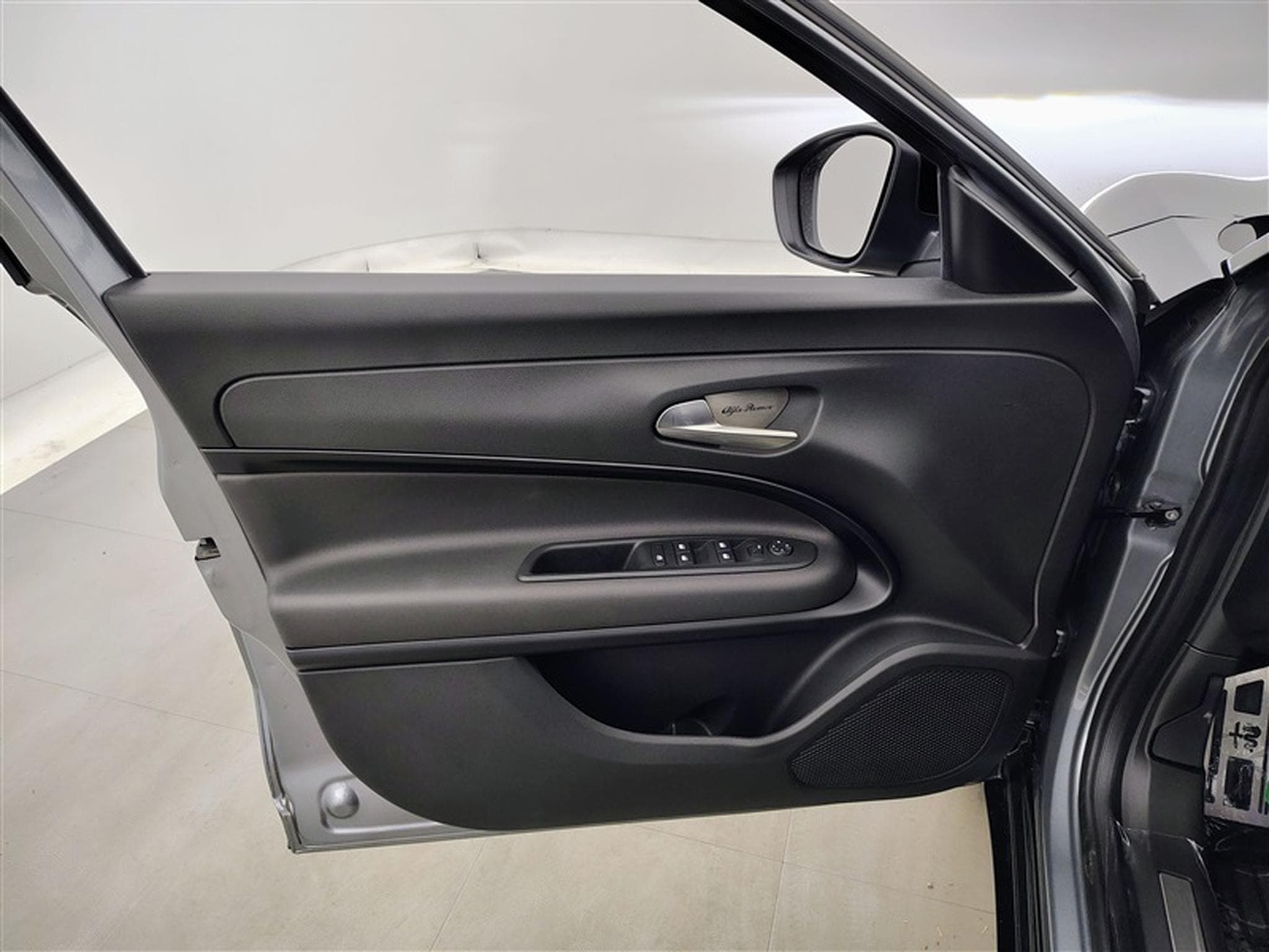 Alfa-Romeo Junior 1.2 Turbo Hybrid Ibrida Speciale (2025) - Photo 17