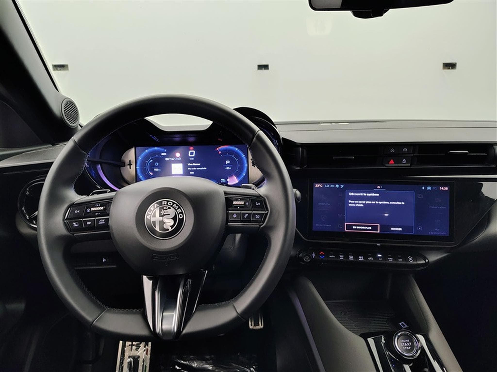 Alfa-Romeo Junior 1.2 Turbo Hybrid Ibrida Speciale (2025) - Photo 9