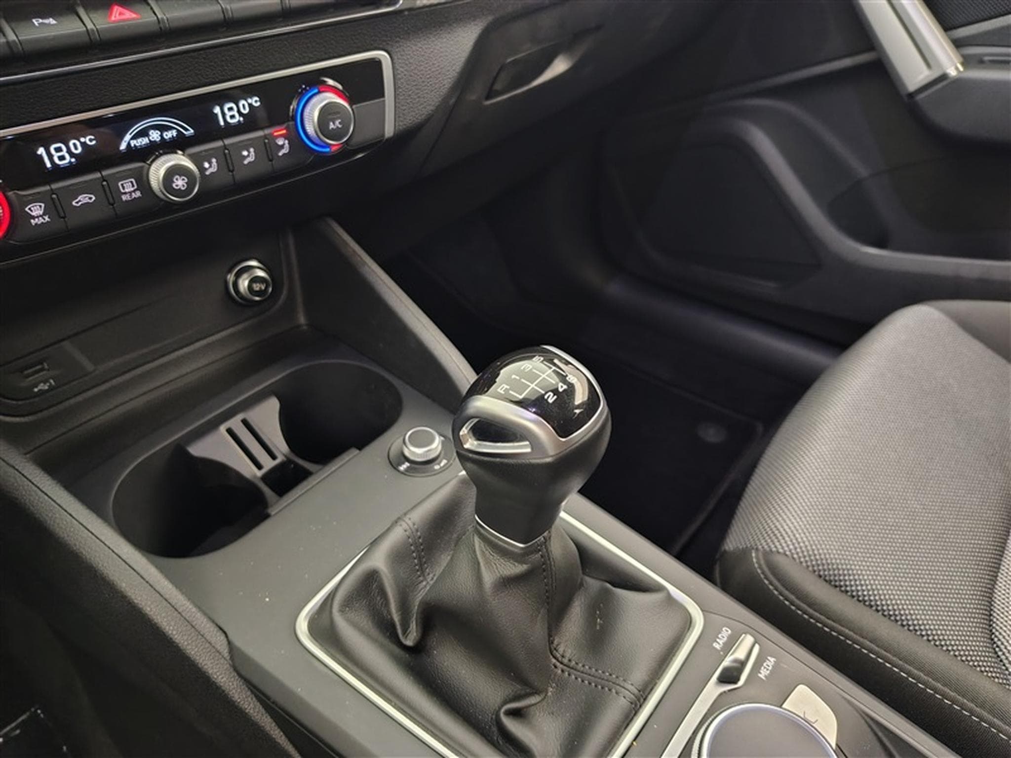 Audi Q2 30 TFSI Advanced Carplay / Led / PDC+Caméra (2023) - Foto 12