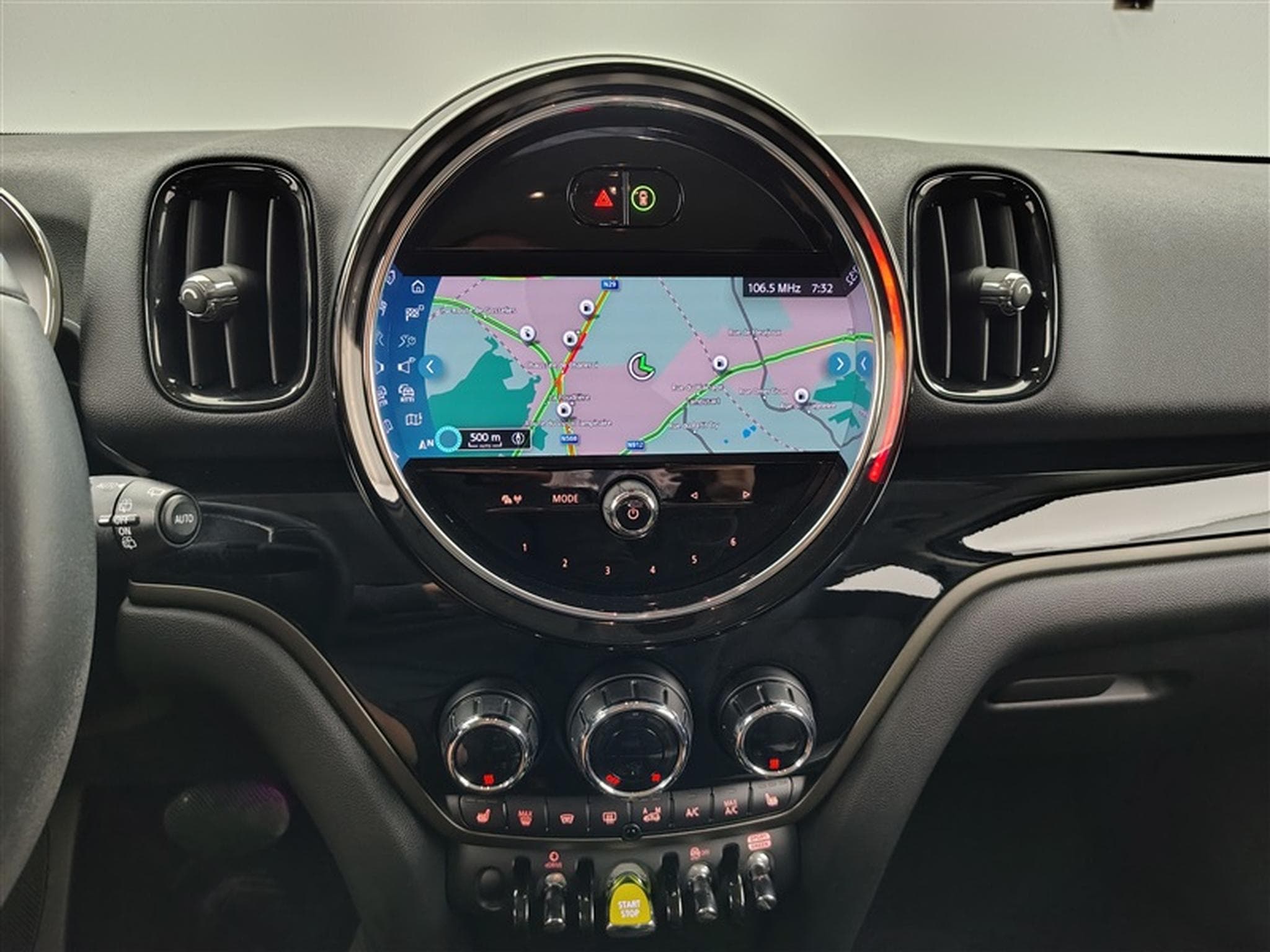 MINI Countryman SE All4 1.5A PHEV Cooper SE ALL4/NAVI/FULL LED/JA17/PDC (2023) - Foto 11