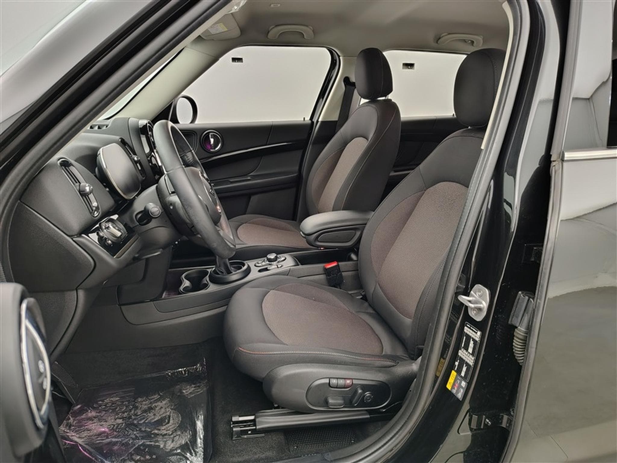 MINI Countryman SE All4 1.5A PHEV Cooper SE ALL4/NAVI/FULL LED/JA17/PDC (2023) - Foto 7