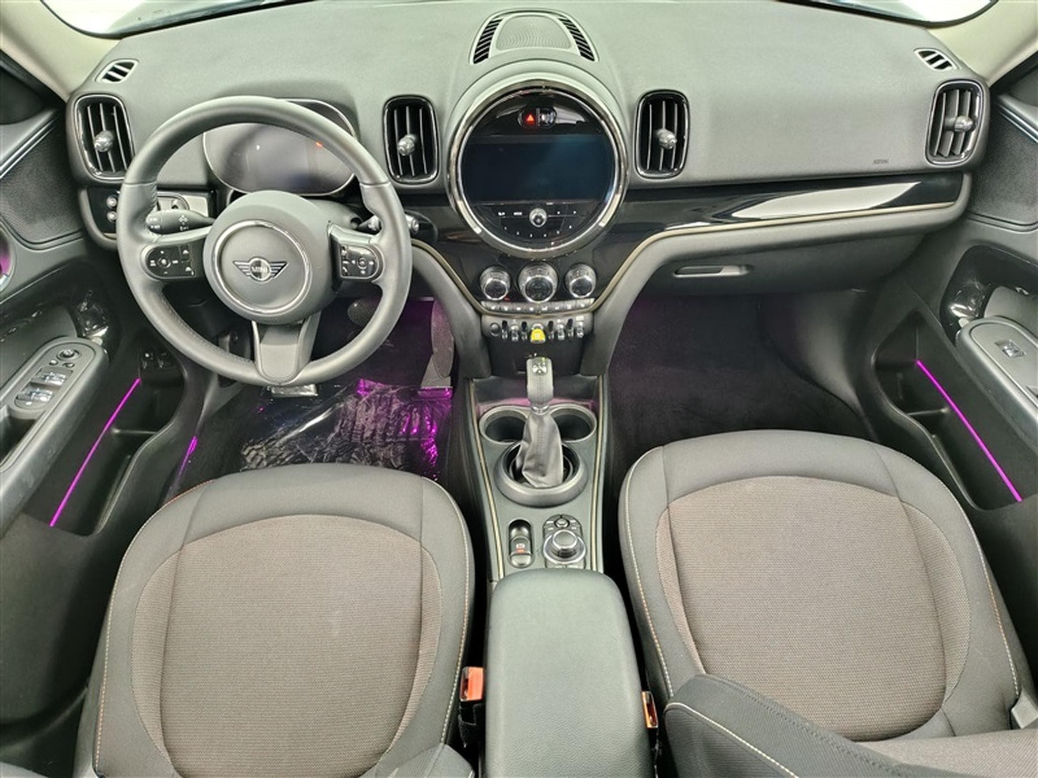 MINI Countryman SE All4 1.5A PHEV Cooper SE ALL4/NAVI/FULL LED/JA17/PDC (2023) - Foto 8