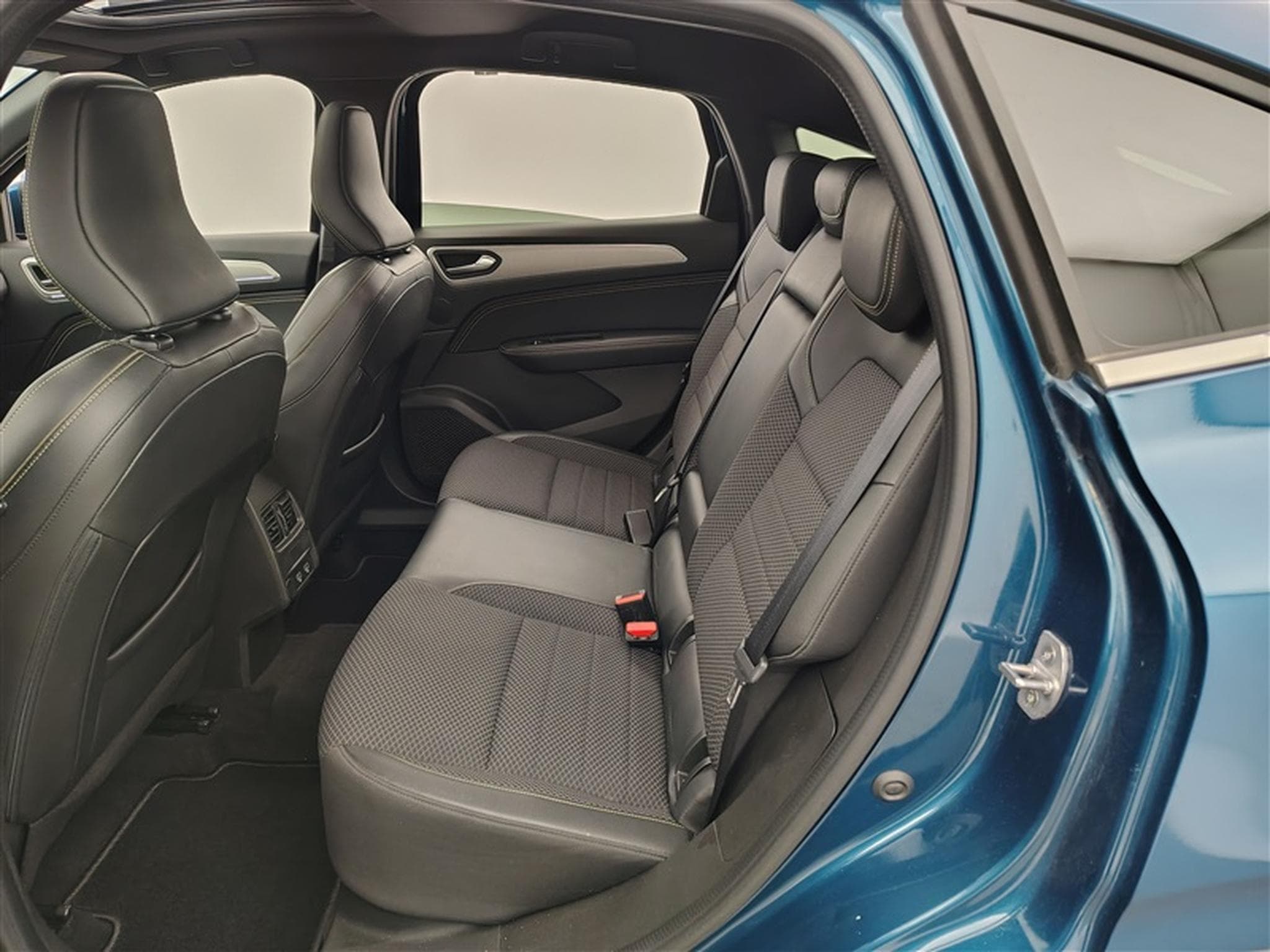Renault Arkana 1.3 TCe 140cv EDC Techno NAVI / FULL LED / S-CUIR (2024) - Foto 12