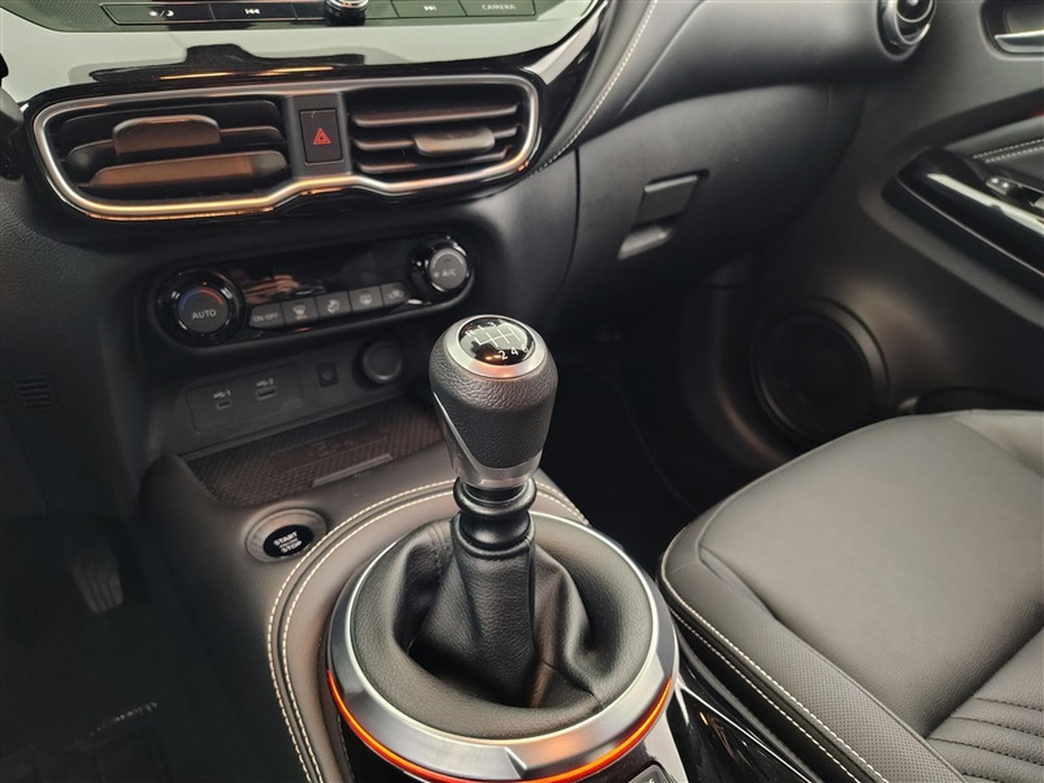 Nissan Juke 1.0 DIG-T 114Cv Tekna S-CUIR / NAVI / CARPLAY / CAMERA (2025) - Foto 12