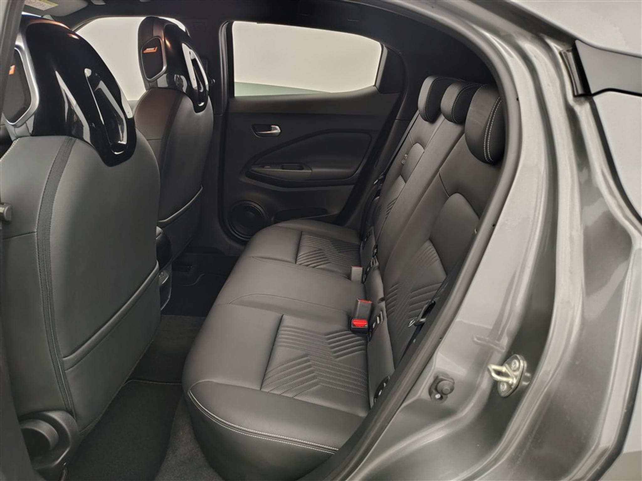 Nissan Juke 1.0 DIG-T 114Cv Tekna S-CUIR / NAVI / CARPLAY / CAMERA (2025) - Foto 13