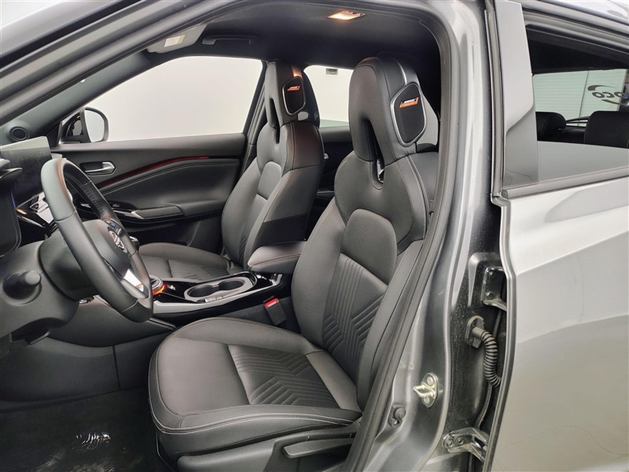 Nissan Juke 1.0 DIG-T 114Cv Tekna S-CUIR / NAVI / CARPLAY / CAMERA (2025) - Foto 7