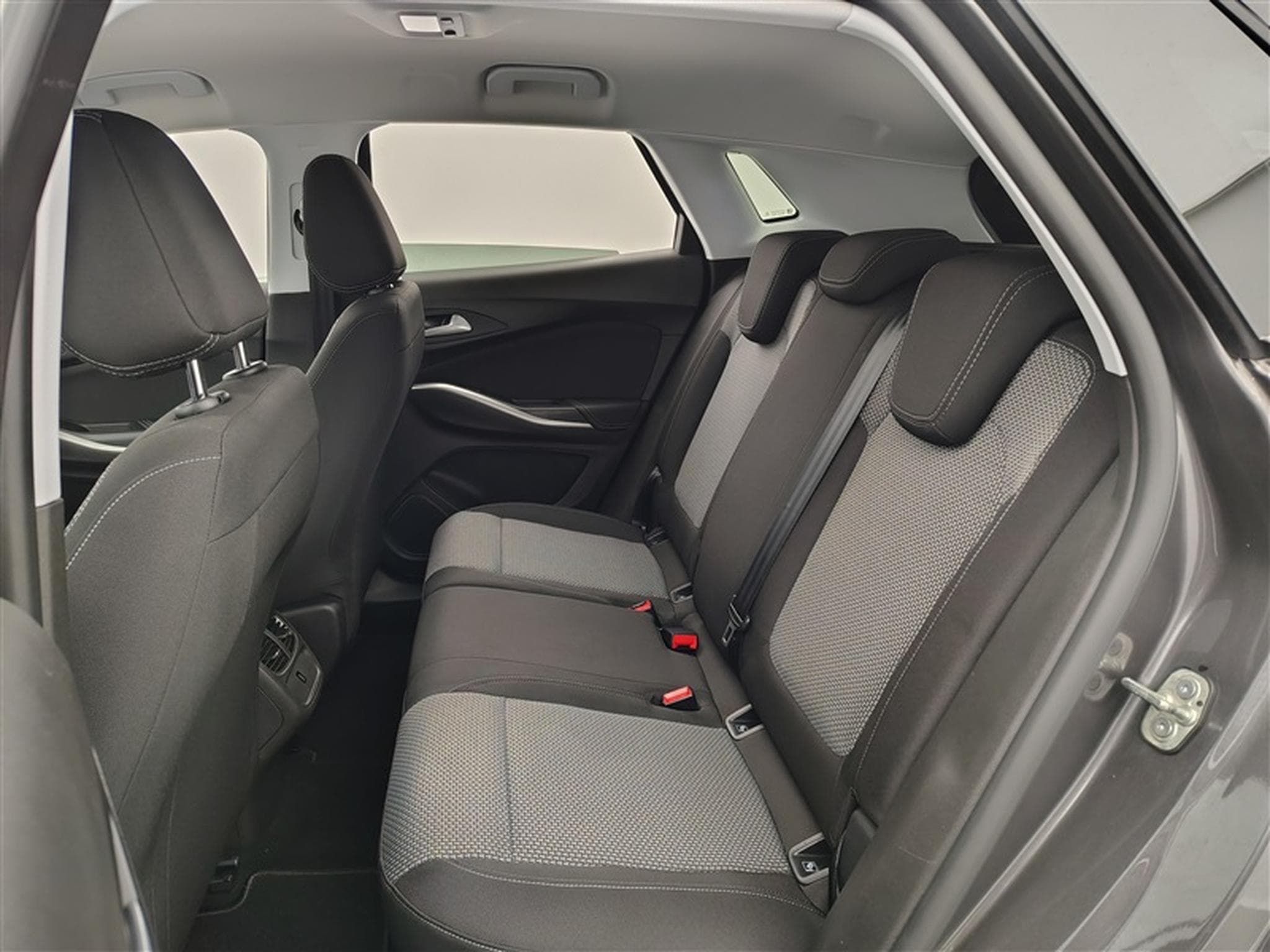 Opel Grandland 1.2 Turbo ECOTEC Edition FULL LED / NAVI / CARPLAY (2020) - Foto 13