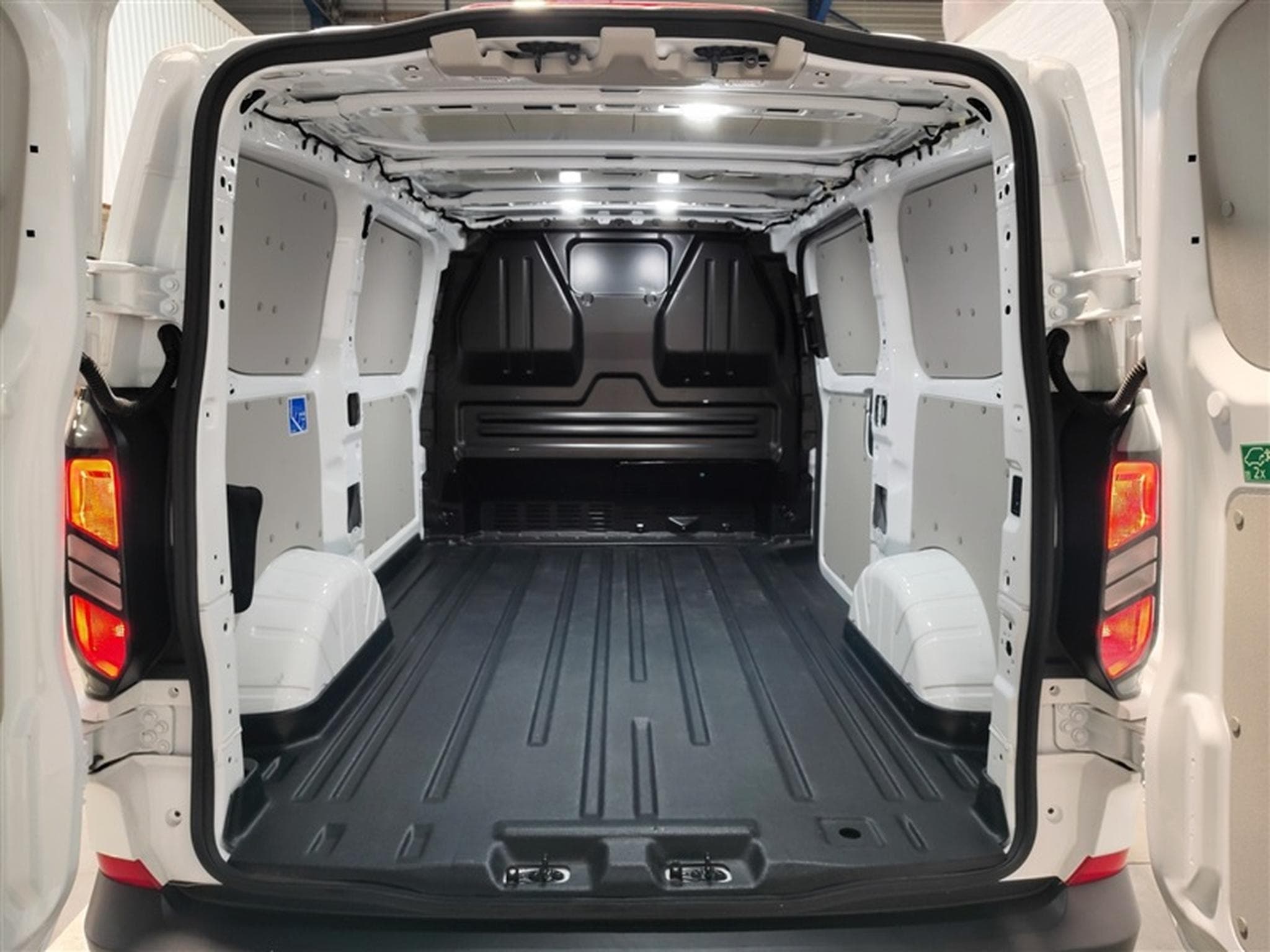 Ford Transit 2.0 TDCi L1H1 Limited CUIR/NAVI/FULL LED/PDC/CAMERA (2024) - Foto 14