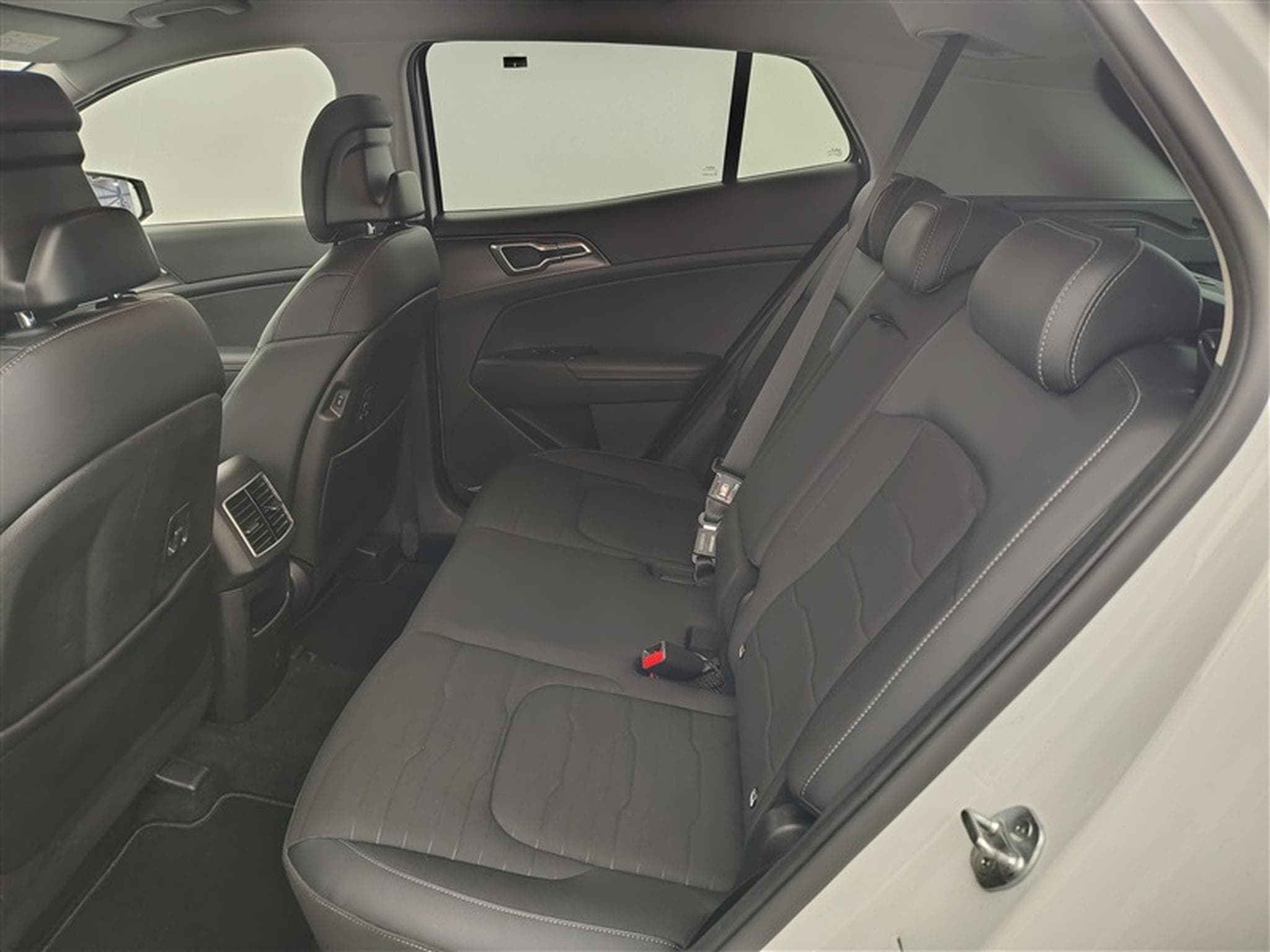 Kia Sportage 1.6 T-GDi Inspire *NAVI/FULL LED/CAMERA/PDC/JA18 (2024) - Photo 13