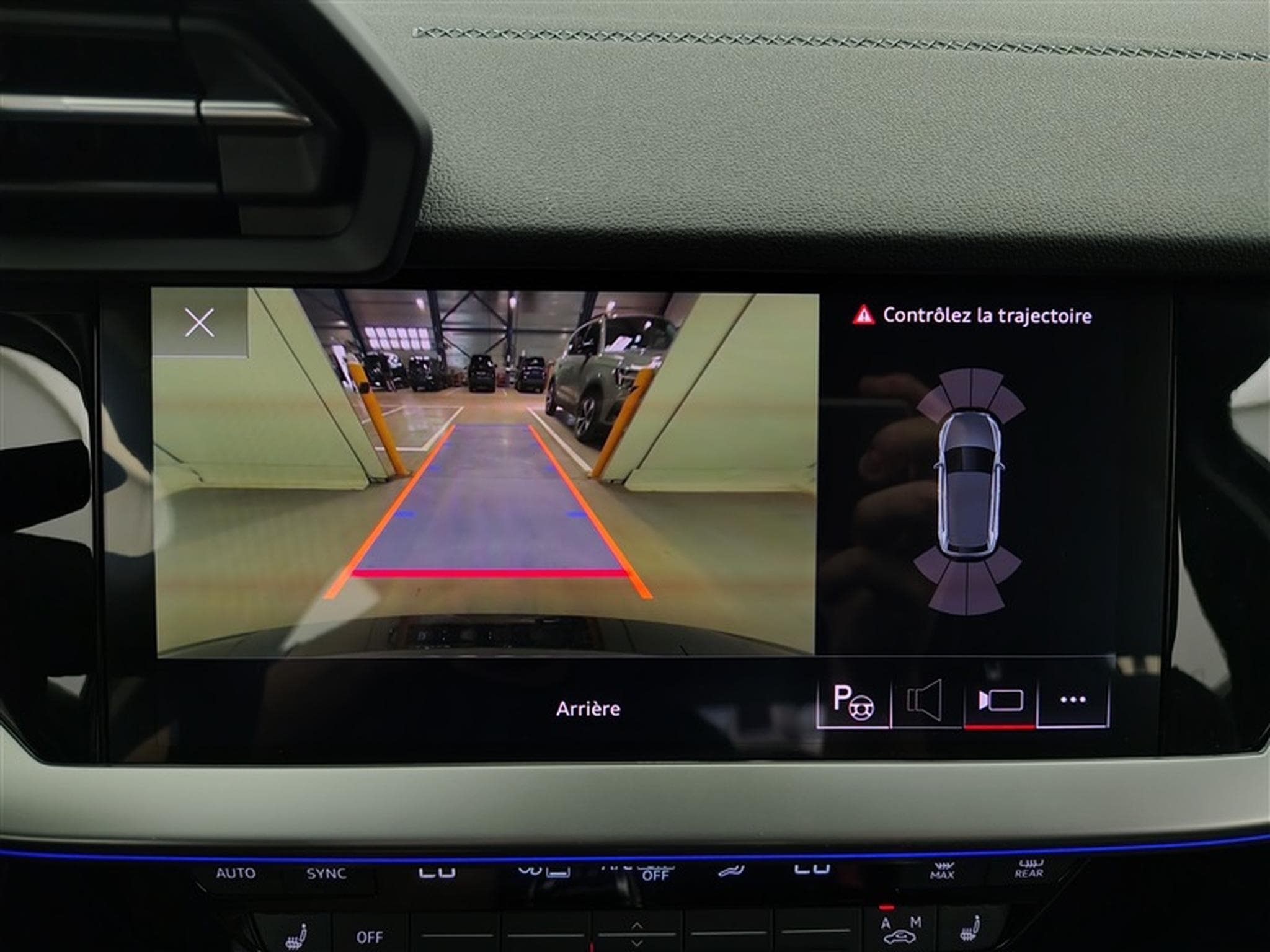 Audi A3 30 TFSI S line  Cuir / Navi / Led / PDC av+ar (2022) - Photo 18