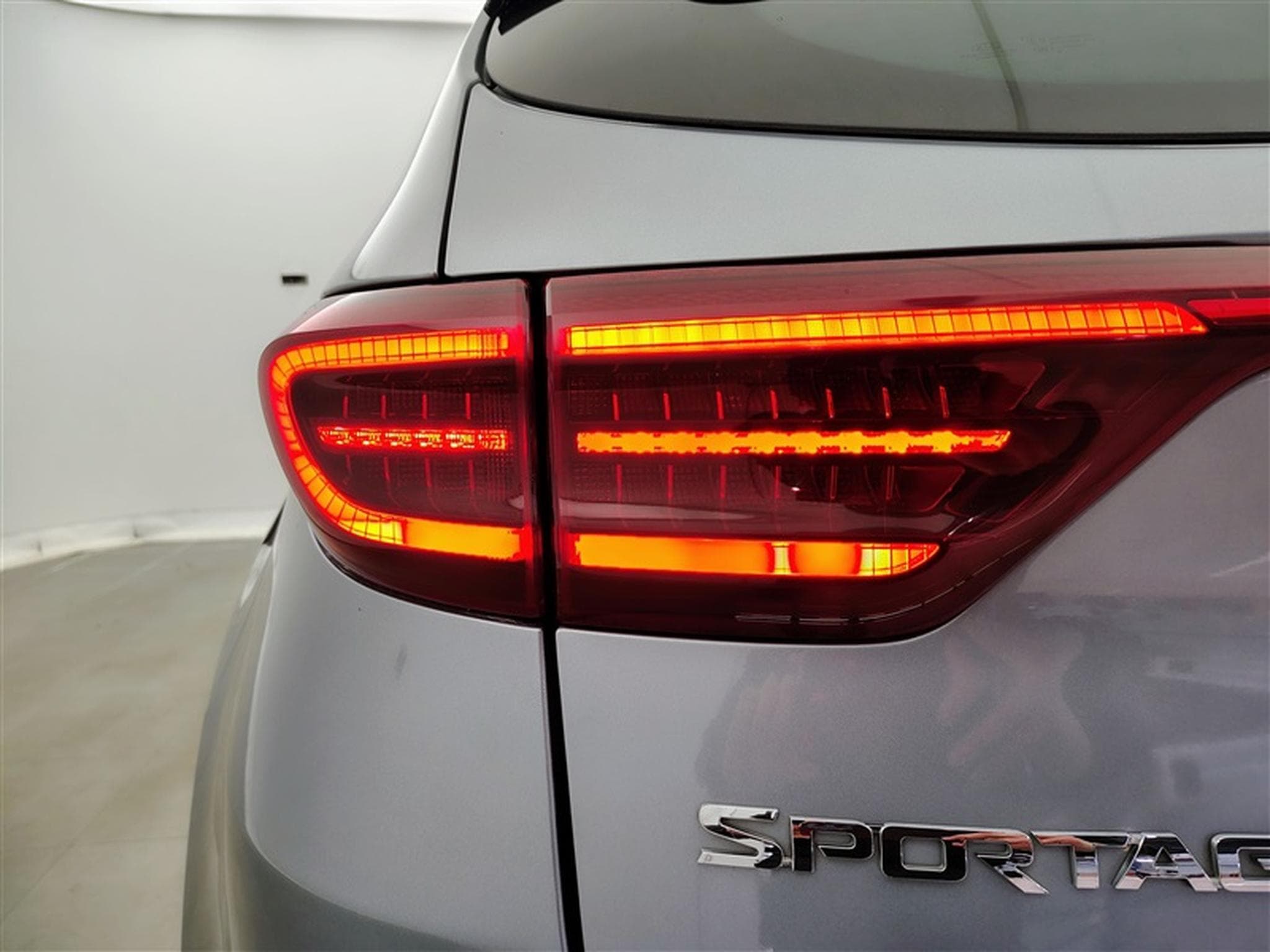 Kia Sportage 1.6i More NAVI / CAMERA / KEYLESS (2019) - Foto 16