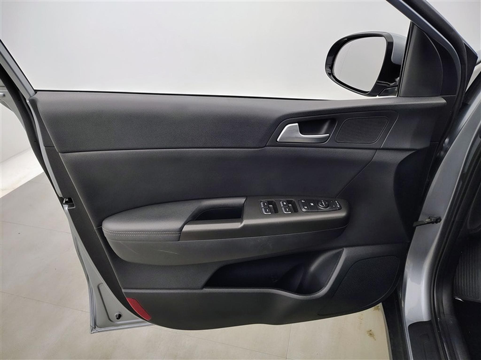 Kia Sportage 1.6i More NAVI / CAMERA / KEYLESS (2019) - Foto 17