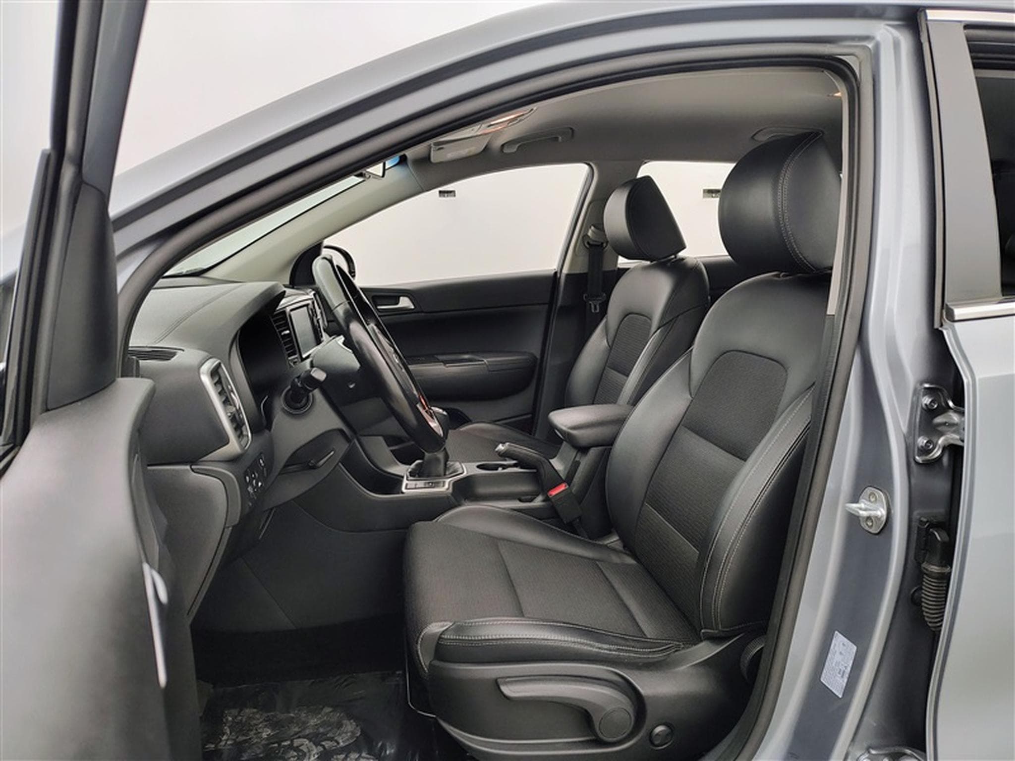 Kia Sportage 1.6i More NAVI / CAMERA / KEYLESS (2019) - Foto 7