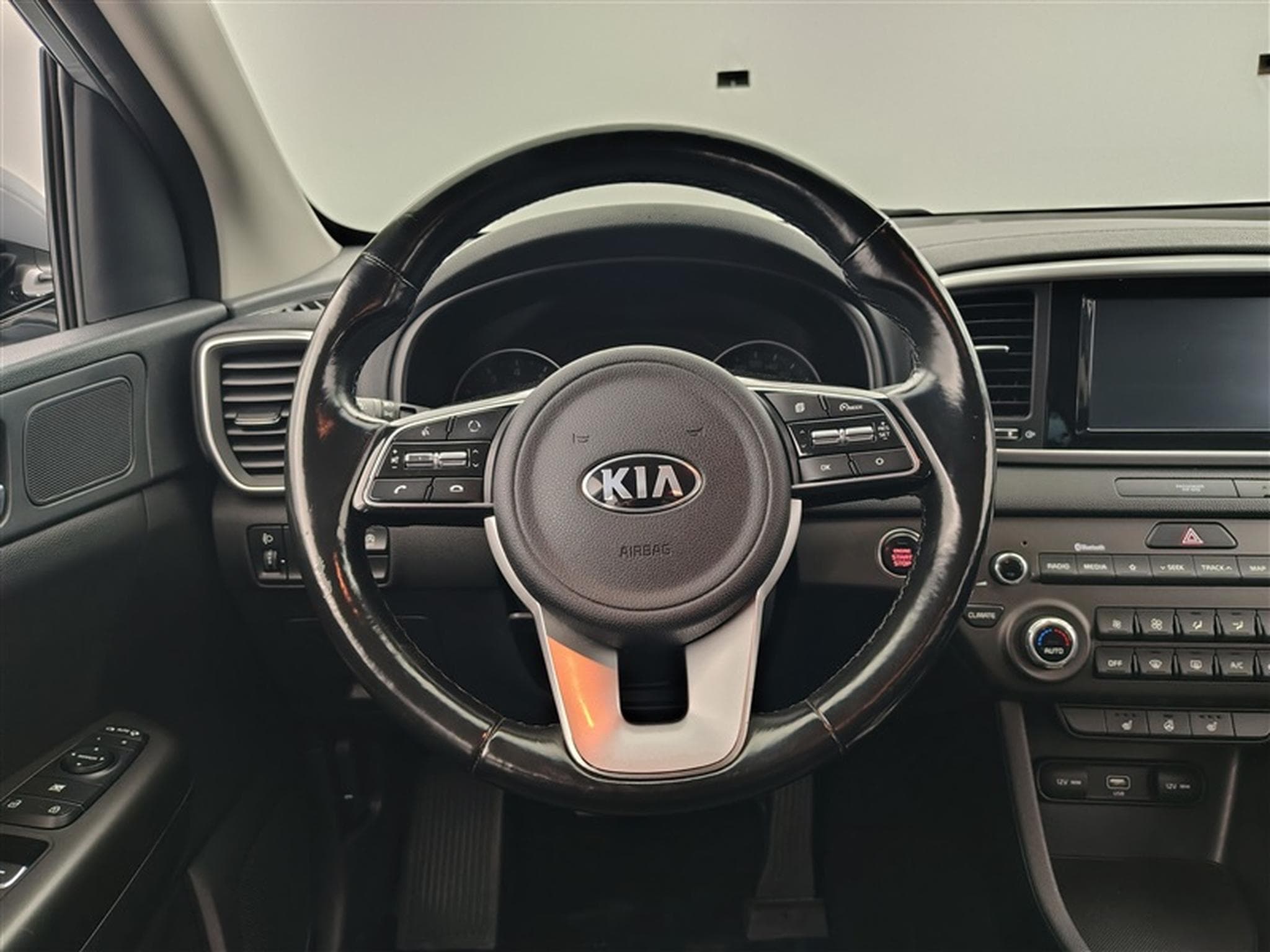 Kia Sportage 1.6i More NAVI / CAMERA / KEYLESS (2019) - Foto 9