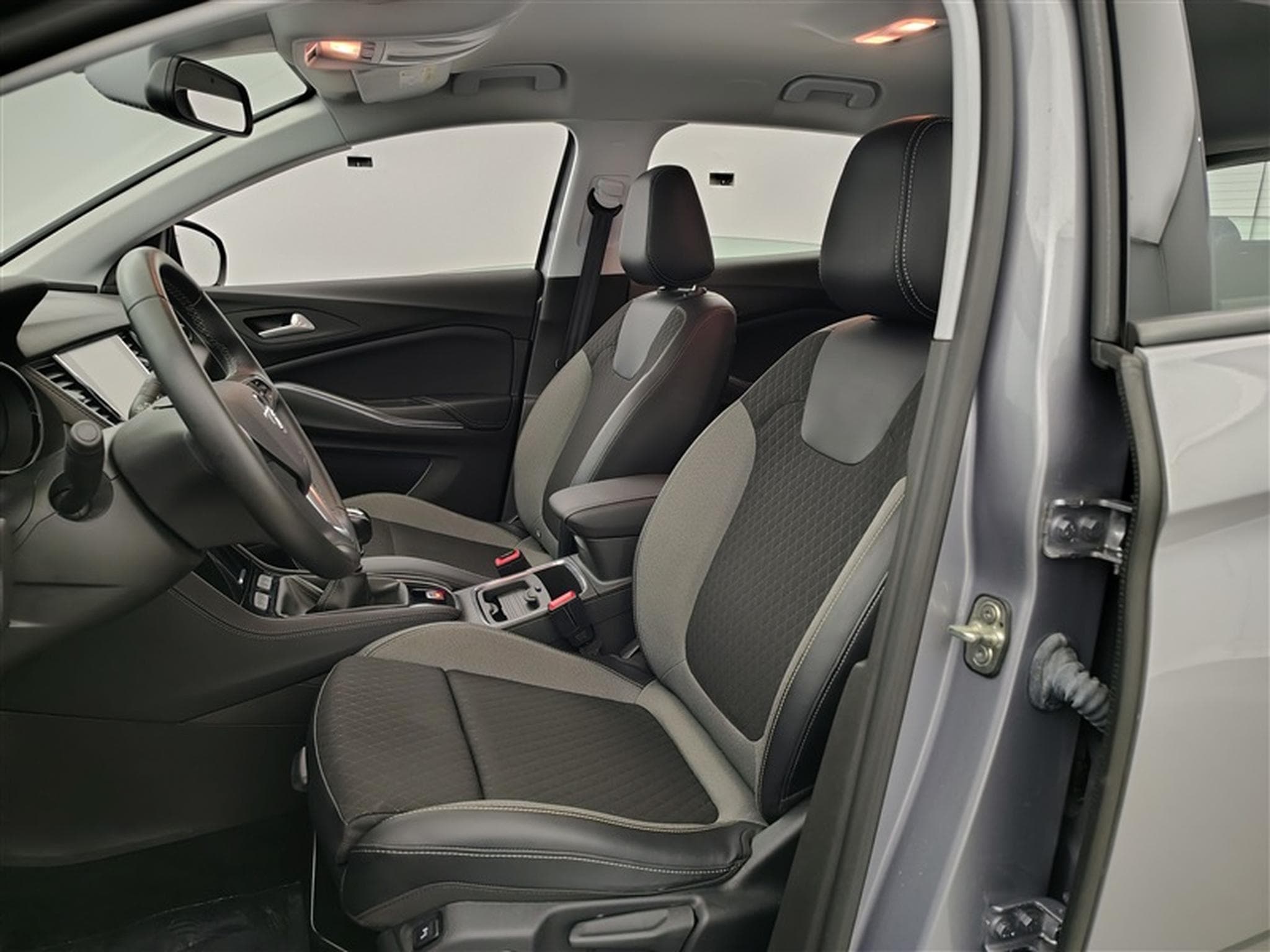 Opel Grandland 1.5 Turbo D Innovation Navi / Led / PDC av+ar (2020) - Foto 7