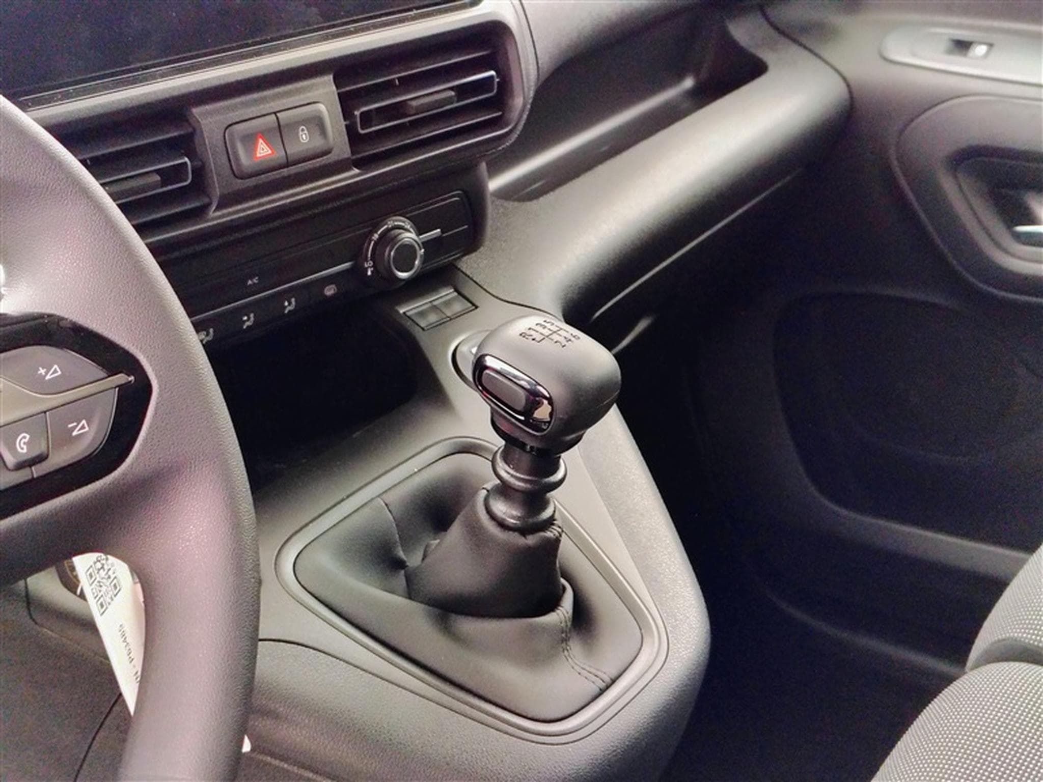Peugeot Partner 1.5 BlueHDi M 3pl. CARPLAY / PDC AR (2025) - Foto 12