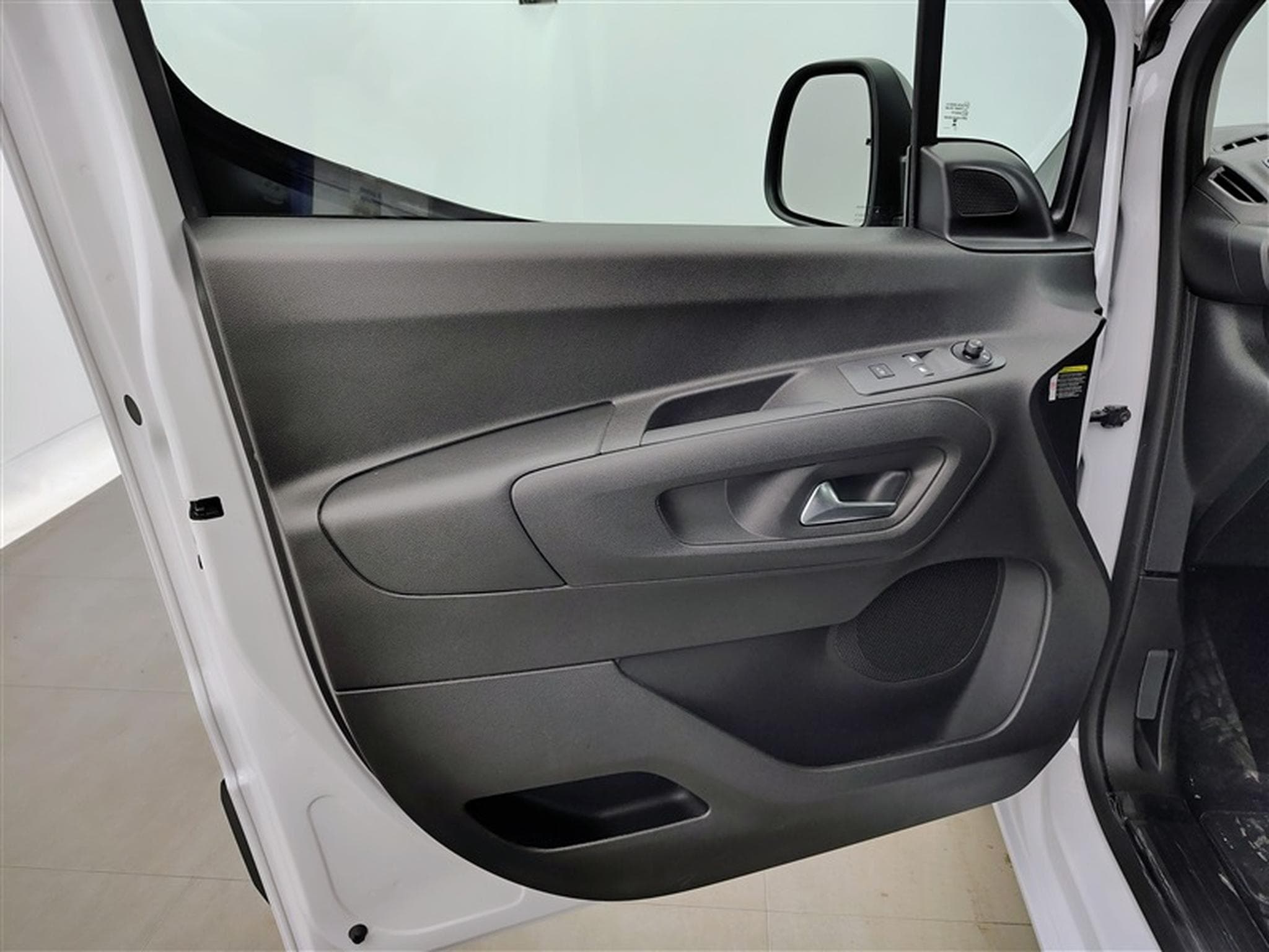 Peugeot Partner 1.5 BlueHDi M 3pl. CARPLAY / PDC AR (2025) - Foto 16