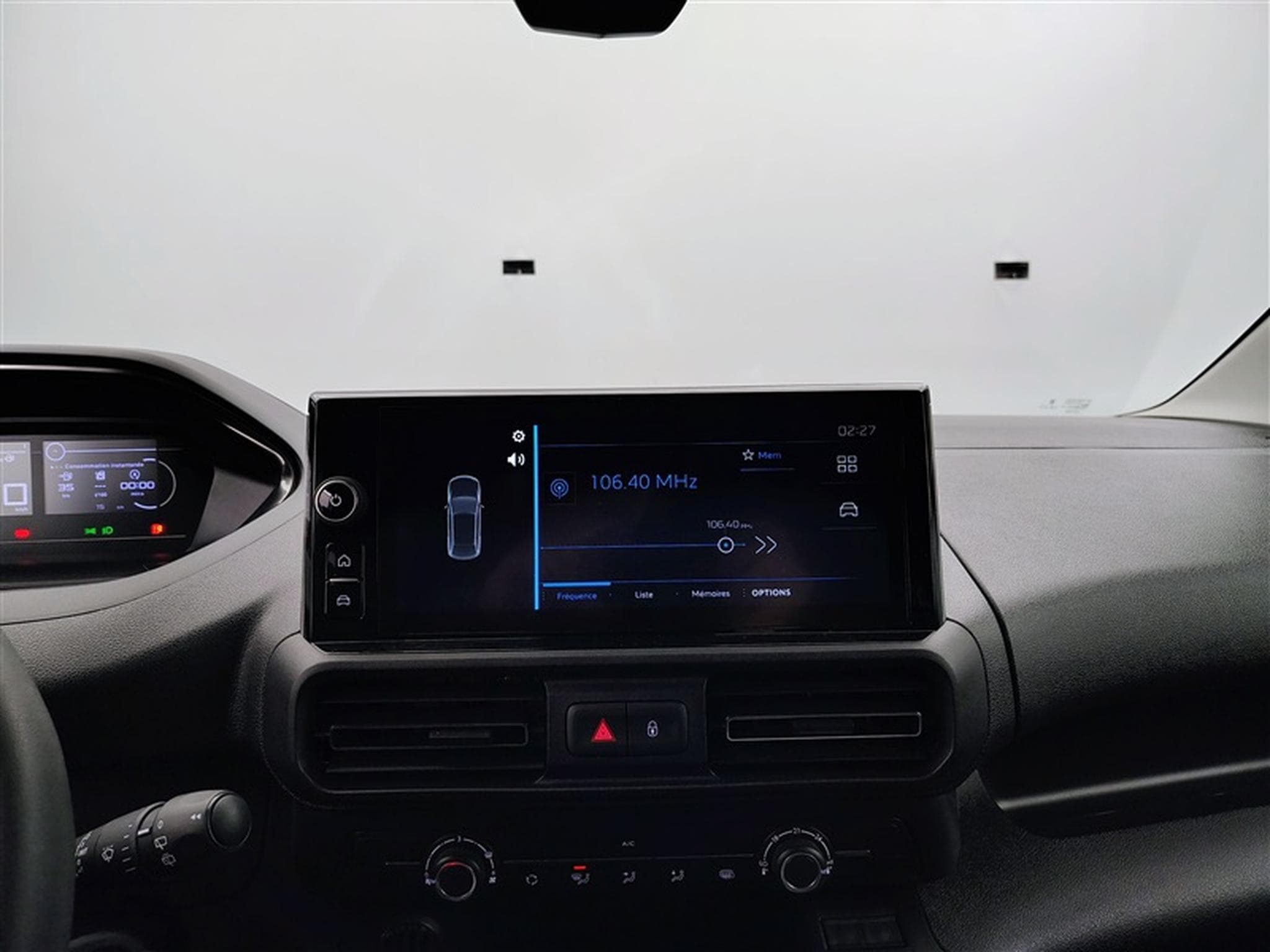 Peugeot Partner 1.5 BlueHDi M 3pl. CARPLAY / PDC AR (2025) - Foto 17