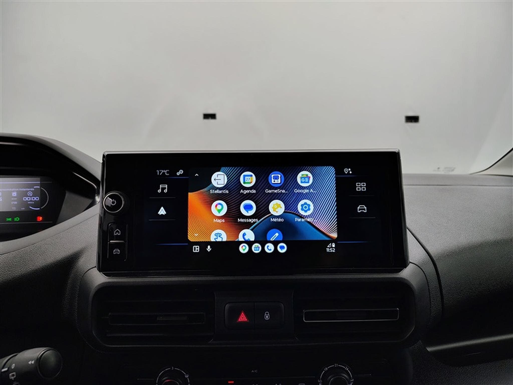 Peugeot Partner 1.5 BlueHDi M 3pl. CARPLAY / PDC AR (2025) - Foto 19