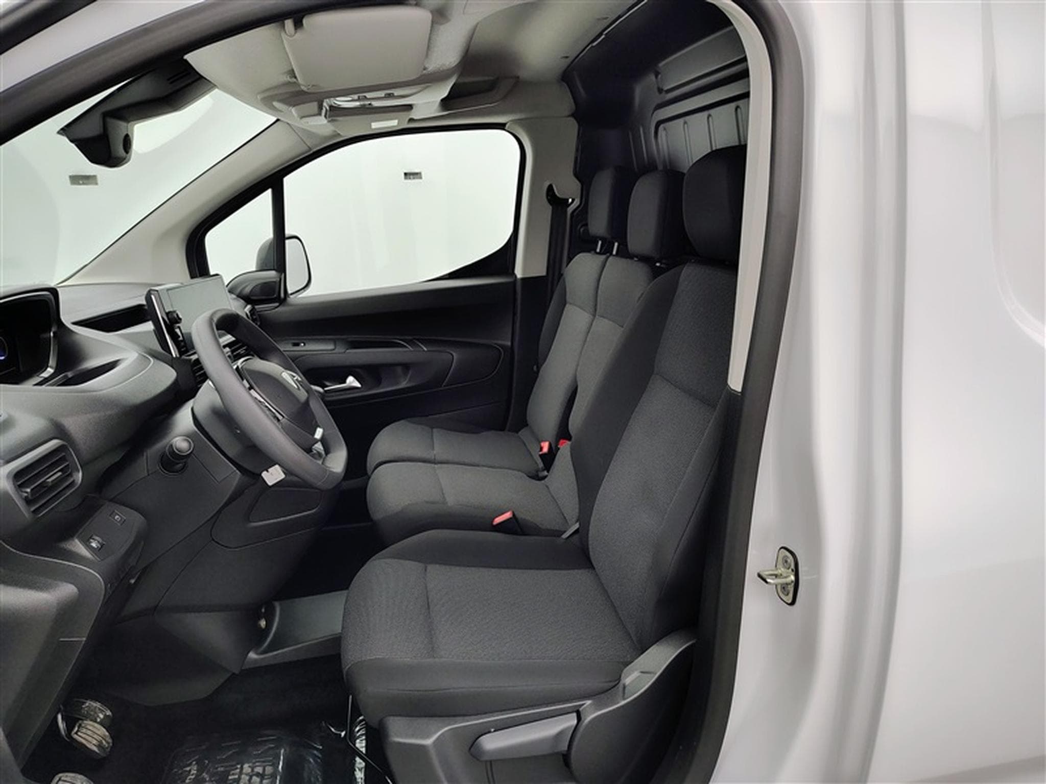 Peugeot Partner 1.5 BlueHDi M 3pl. CARPLAY / PDC AR (2025) - Foto 7