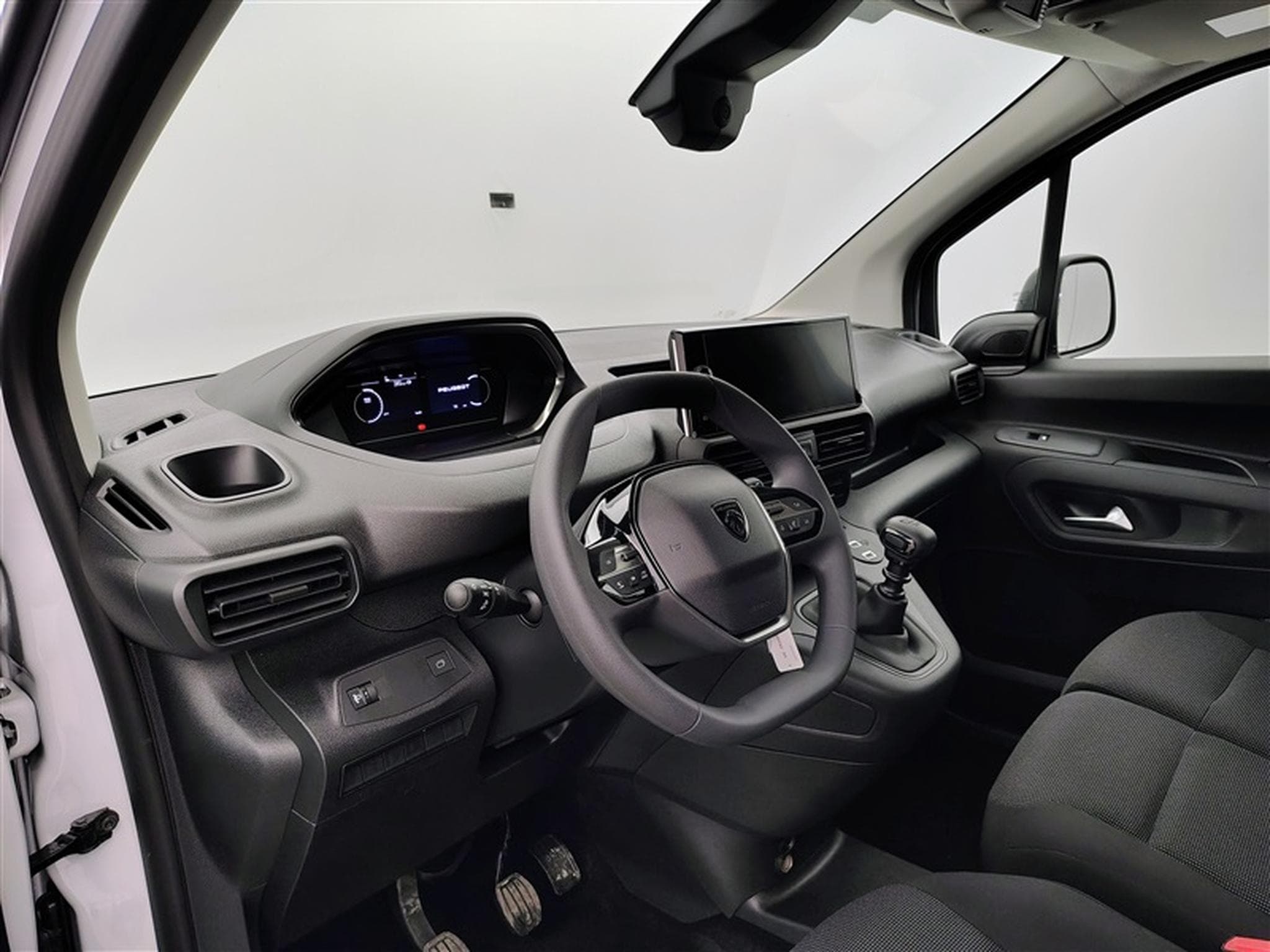 Peugeot Partner 1.5 BlueHDi M 3pl. CARPLAY / PDC AR (2025) - Foto 8