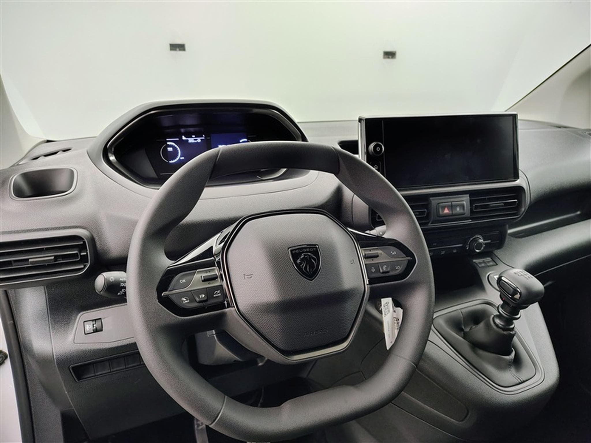 Peugeot Partner 1.5 BlueHDi M 3pl. CARPLAY / PDC AR (2025) - Foto 9