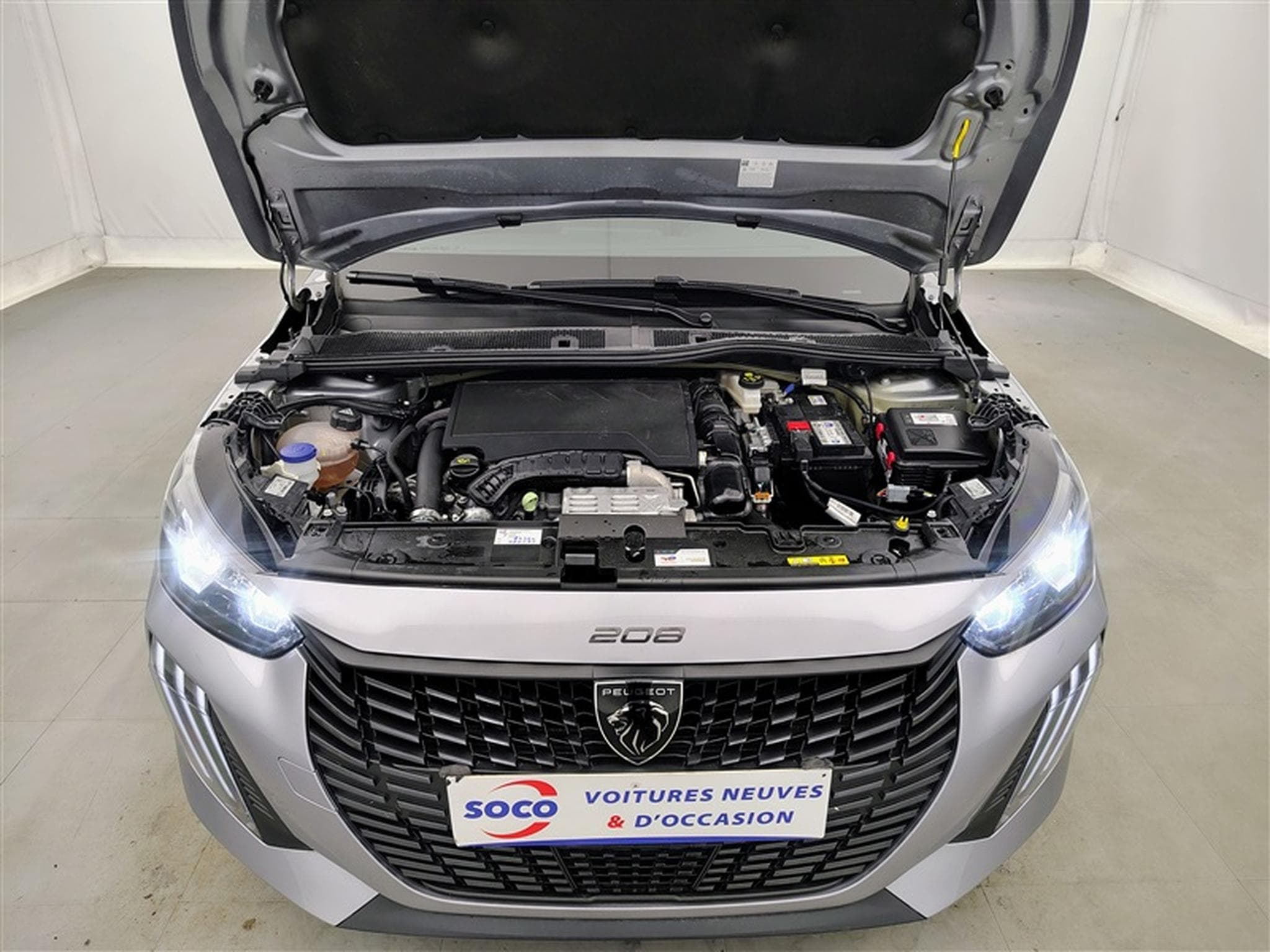 Peugeot 208 1.2i PureTech 100Cv Style NAVI / CARPLAY / PDC (2025) - Foto 19