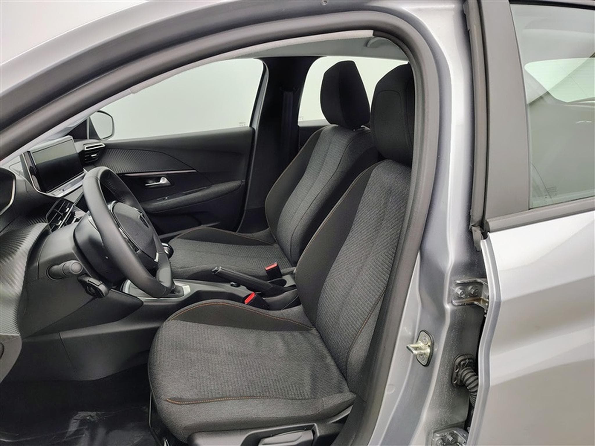 Peugeot 208 1.2i PureTech 100Cv Style NAVI / CARPLAY / PDC (2025) - Foto 7