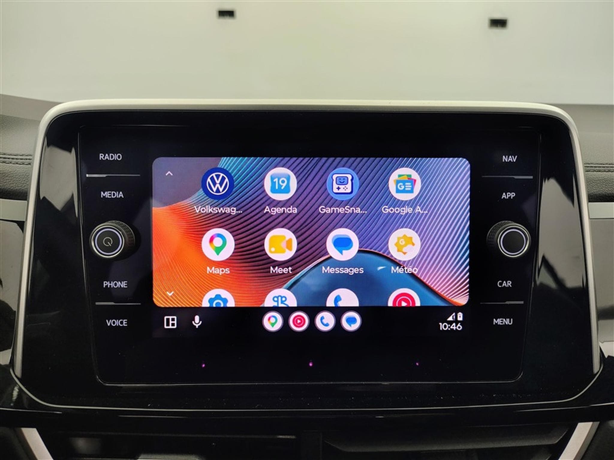 VW T-Roc 1.0 TSI 110cv R-Line CARPLAY / FULL LED / PDC AV+AR / JA 17" (2024) - Foto 20