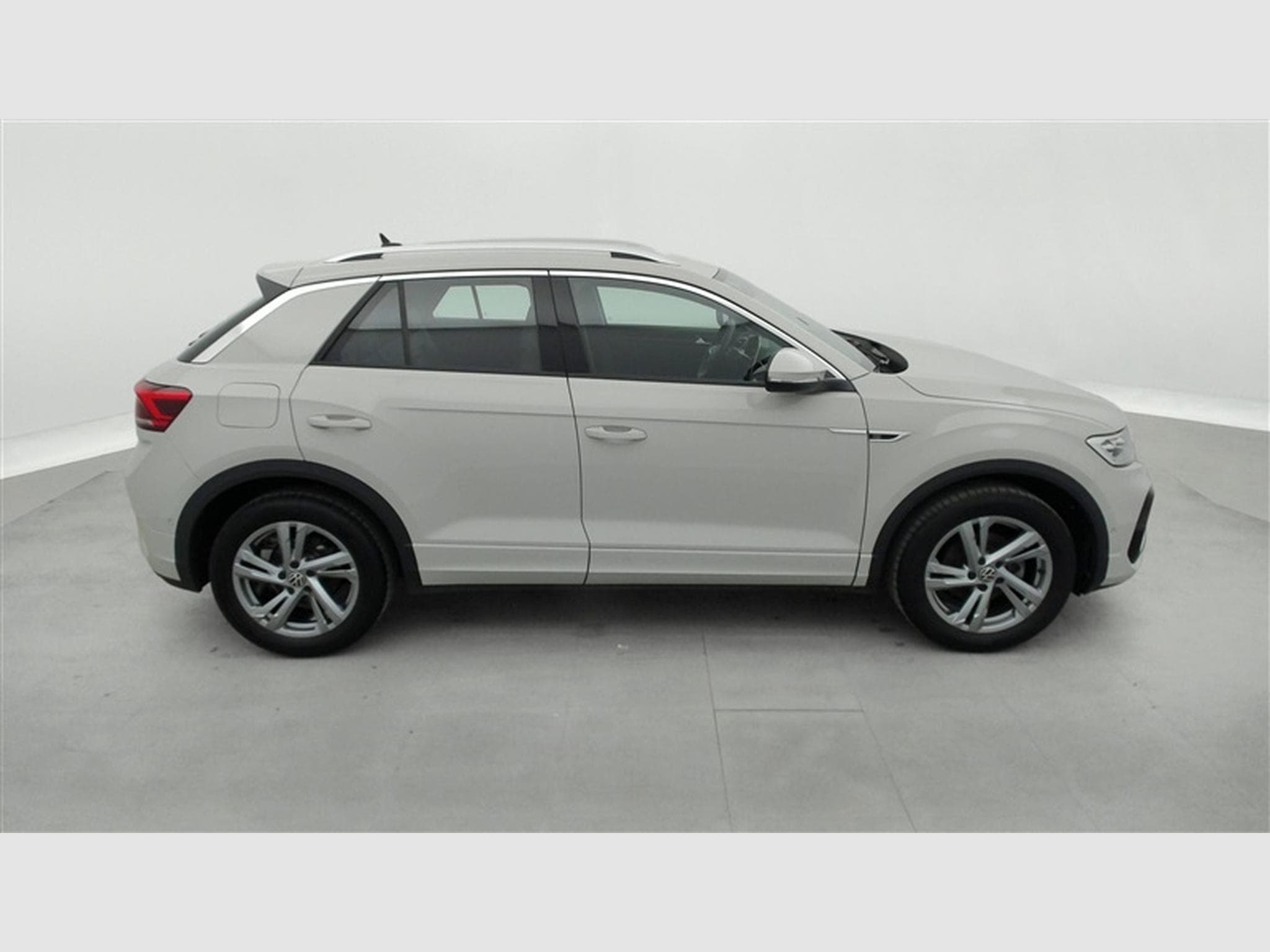 VW T-Roc 1.0 TSI 110cv R-Line CARPLAY / FULL LED / PDC AV+AR / JA 17" (2024) - Foto 24