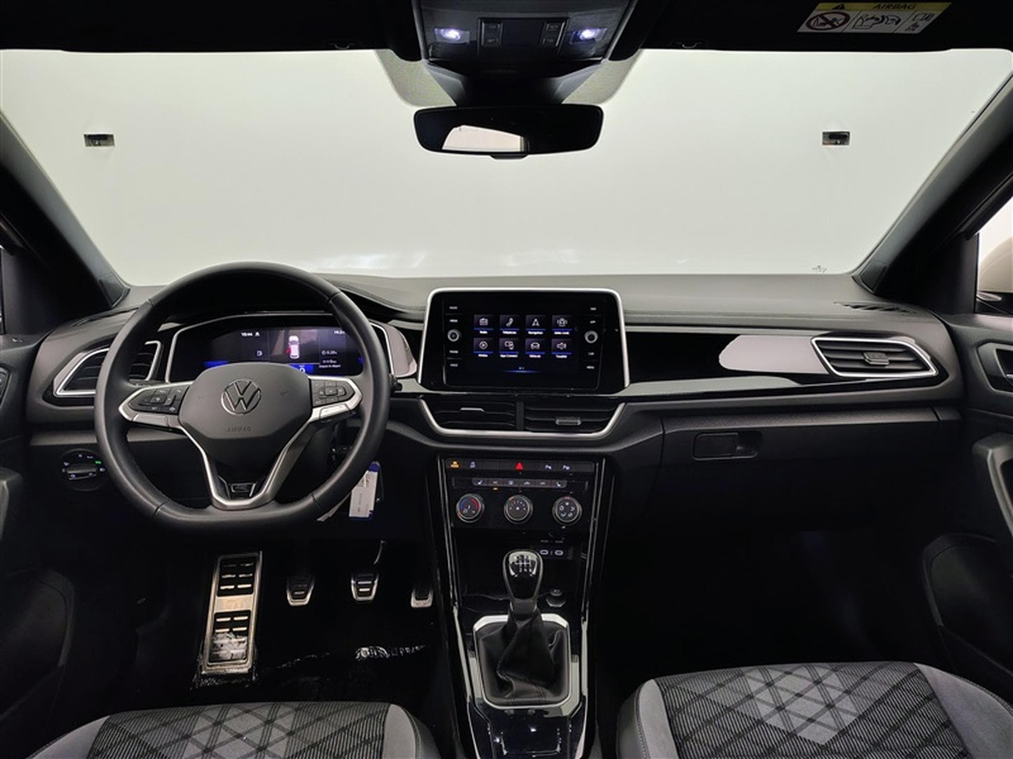 VW T-Roc 1.0 TSI 110cv R-Line CARPLAY / FULL LED / PDC AV+AR / JA 17" (2024) - Foto 8