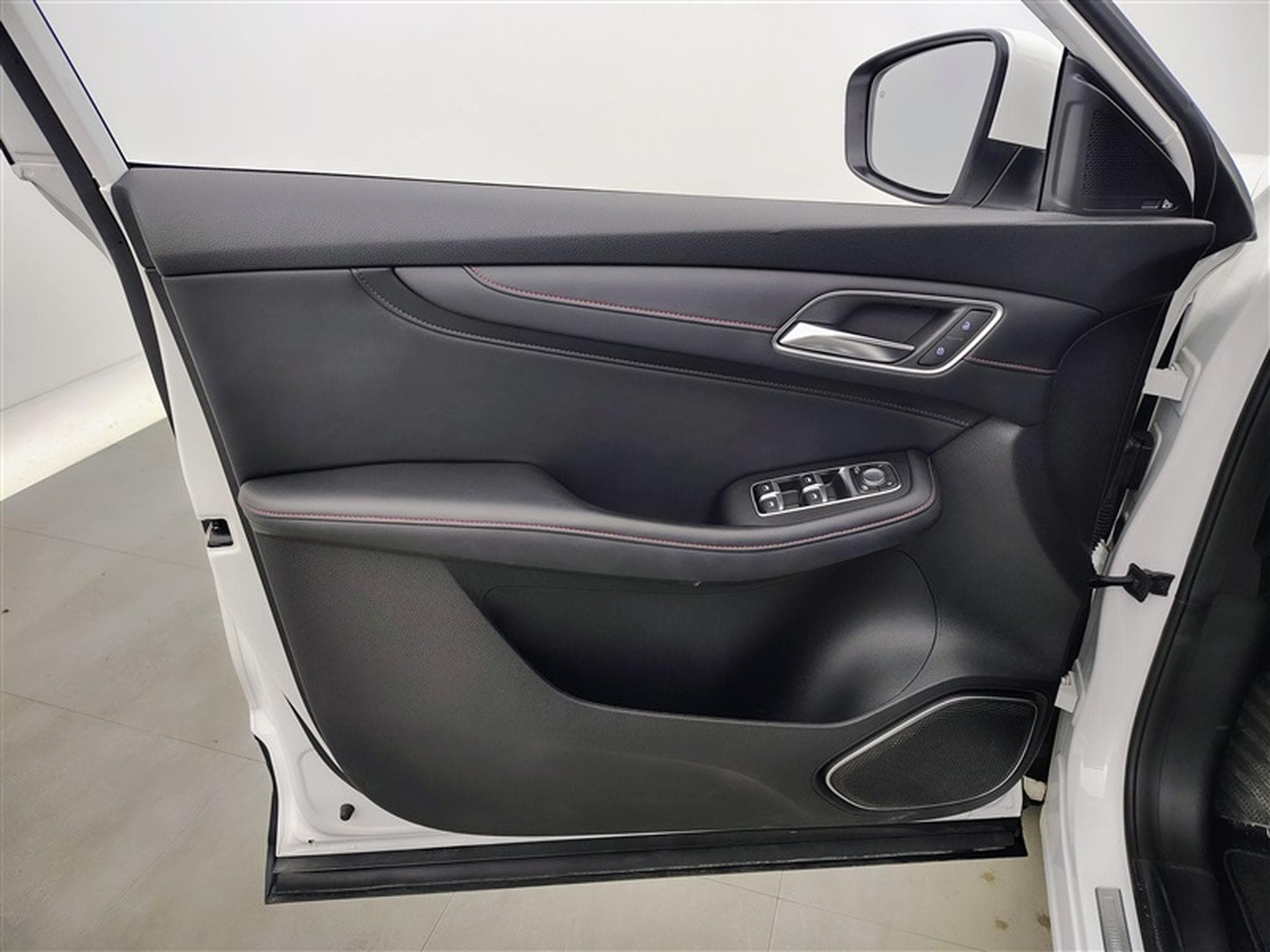 MG HS Facelift 1.5 T-GDi 160cv BVA Comfort NAVI / FULL LED / CUIR (2024) - Foto 17