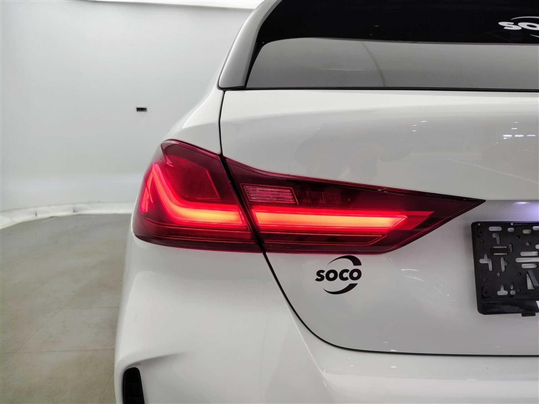 BMW 118 118iA Pack M NAVI / FULL LED / ALCANTARA / PANO (2024) - Foto 16