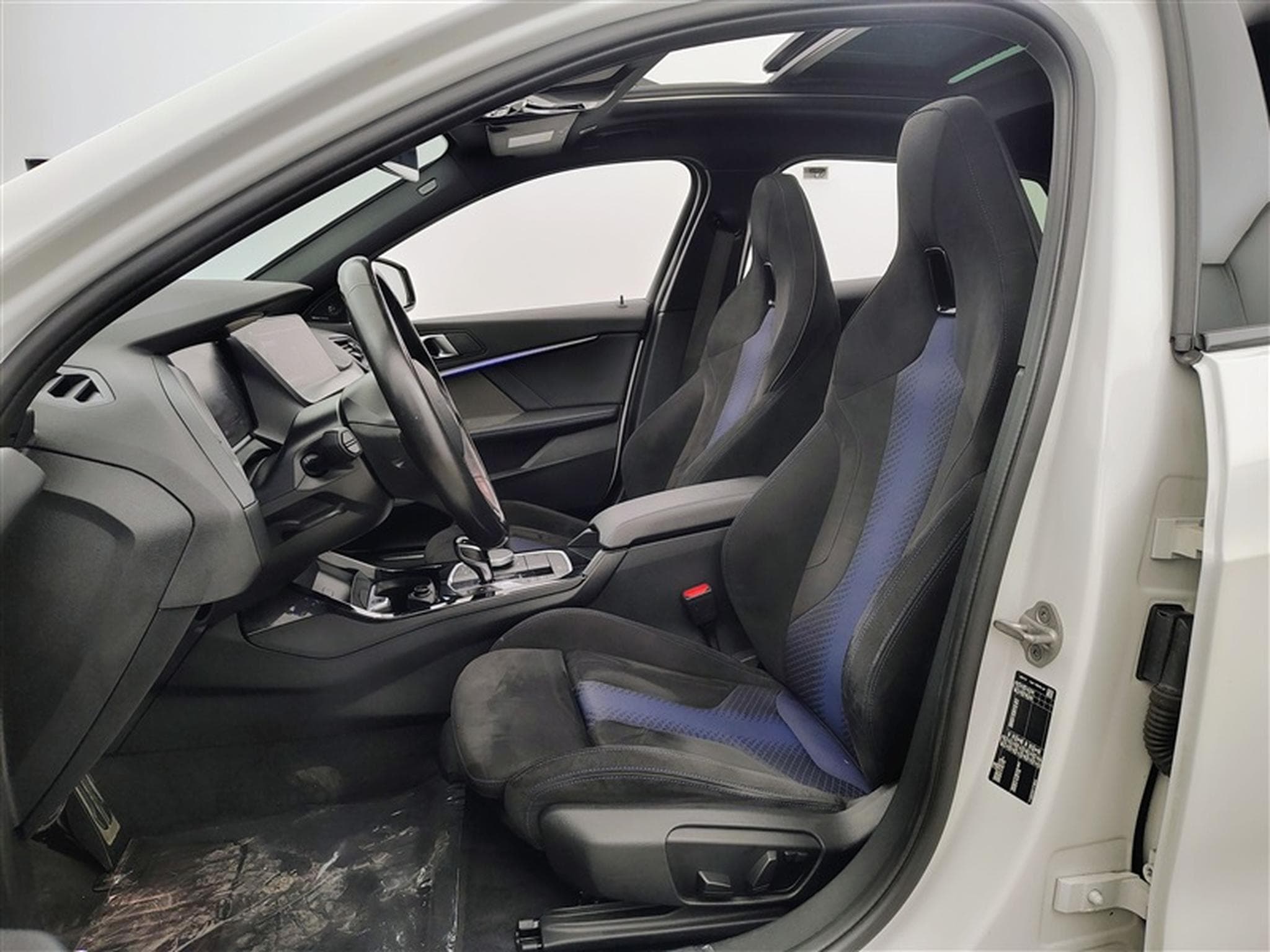 BMW 118 118iA Pack M NAVI / FULL LED / ALCANTARA / PANO (2024) - Foto 7