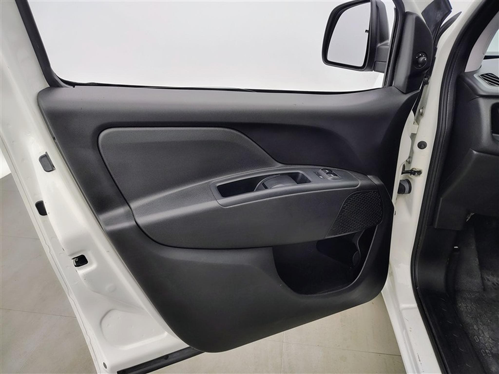 Fiat Doblo 1.6 MJET Cargo CLIM / CARPLAY (2022) - Foto 15
