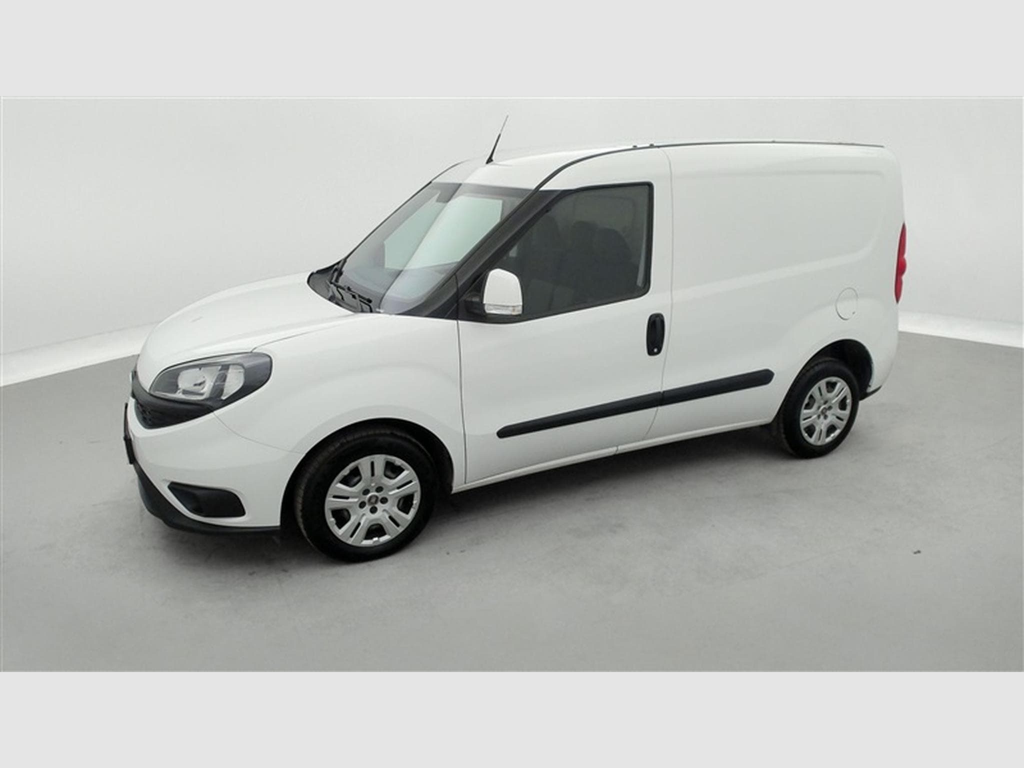 Fiat Doblo 1.6 MJET Cargo CLIM / CARPLAY (2022) - Foto 18