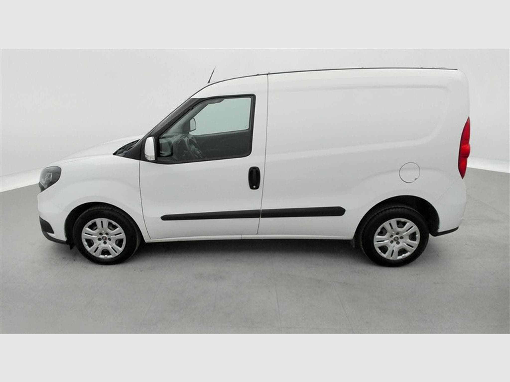 Fiat Doblo 1.6 MJET Cargo CLIM / CARPLAY (2022) - Foto 2