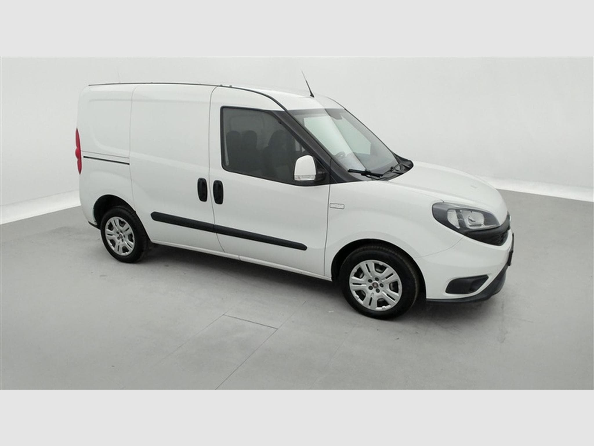 Fiat Doblo 1.6 MJET Cargo CLIM / CARPLAY (2022) - Foto 20