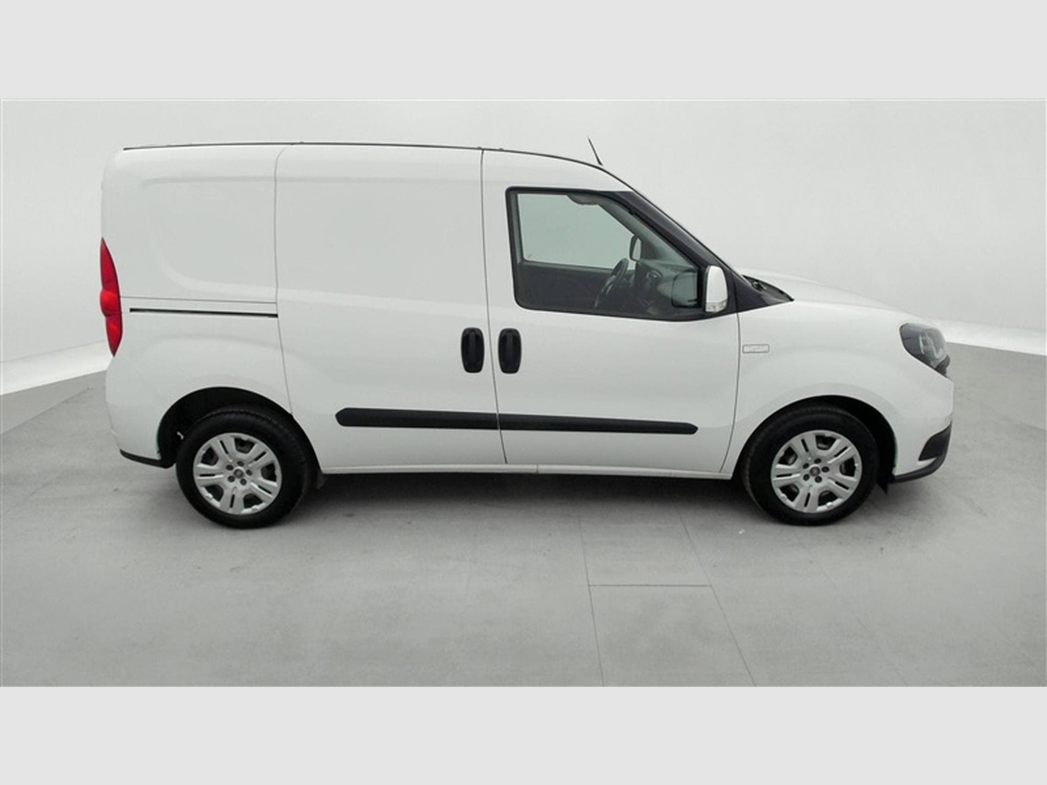 Fiat Doblo 1.6 MJET Cargo CLIM / CARPLAY (2022) - Foto 21