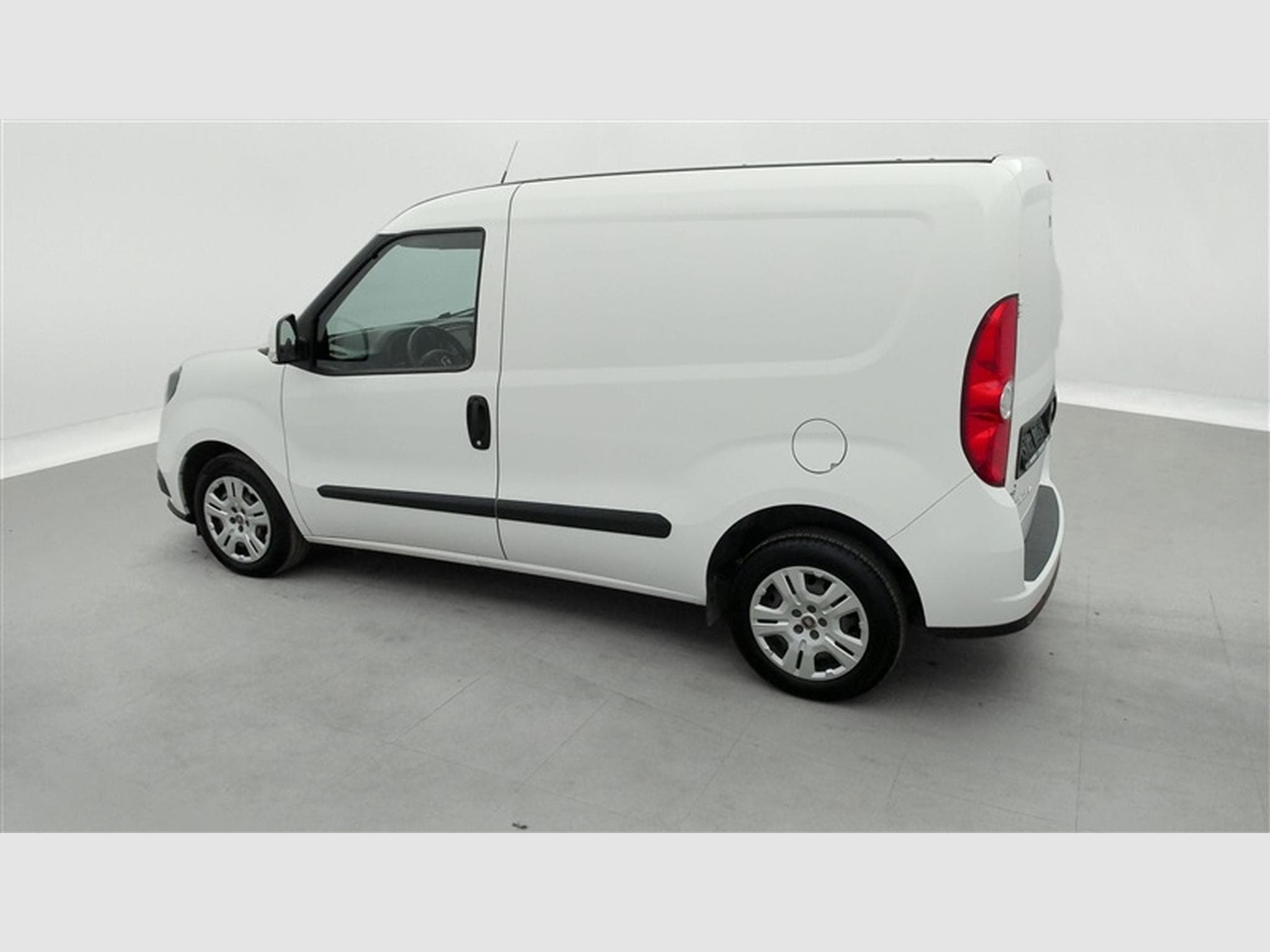 Fiat Doblo 1.6 MJET Cargo CLIM / CARPLAY (2022) - Foto 24