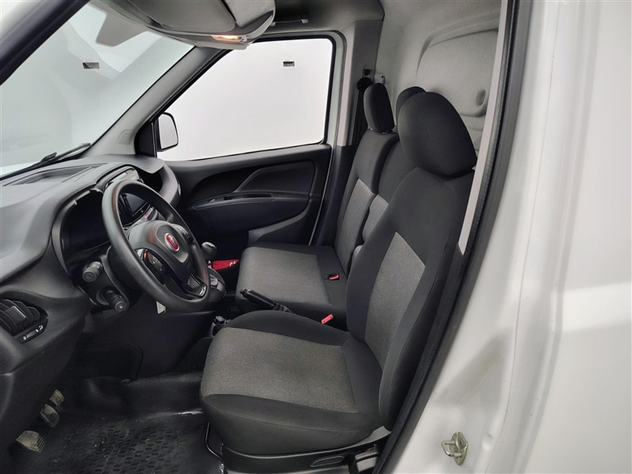 Fiat Doblo 1.6 MJET Cargo CLIM / CARPLAY (2022) - Foto 6