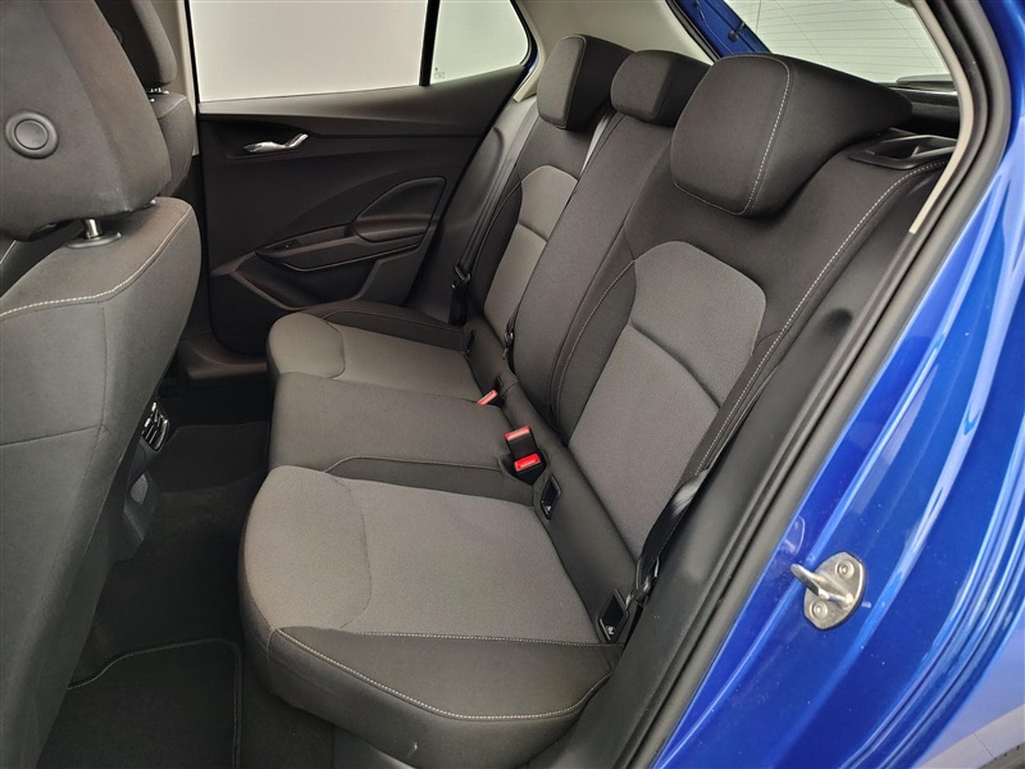 Skoda Fabia 1.0 TSI 95Cv Young Edition CARPLAY / CAMERA / FULL LED / ALU (2025) - Photo 13