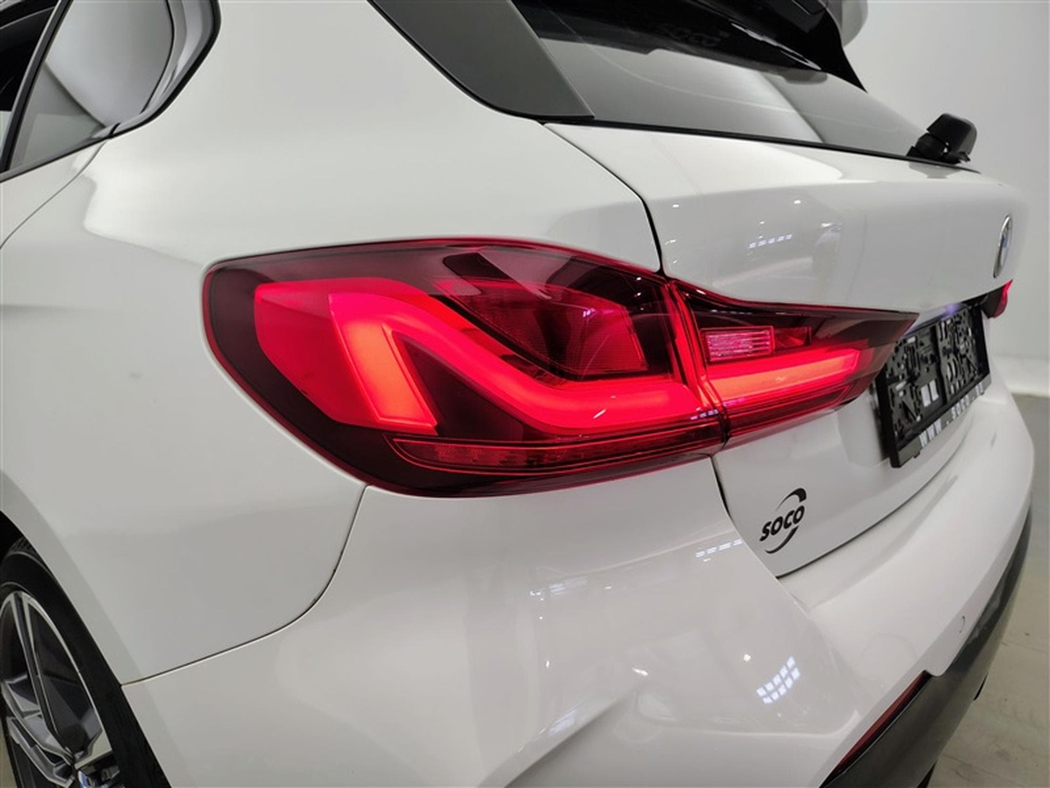 BMW 118 118 d Pack M NAVI / FULL LED / CUIR PARTIEL / CAMERA / JA 18 (2022) - Foto 16