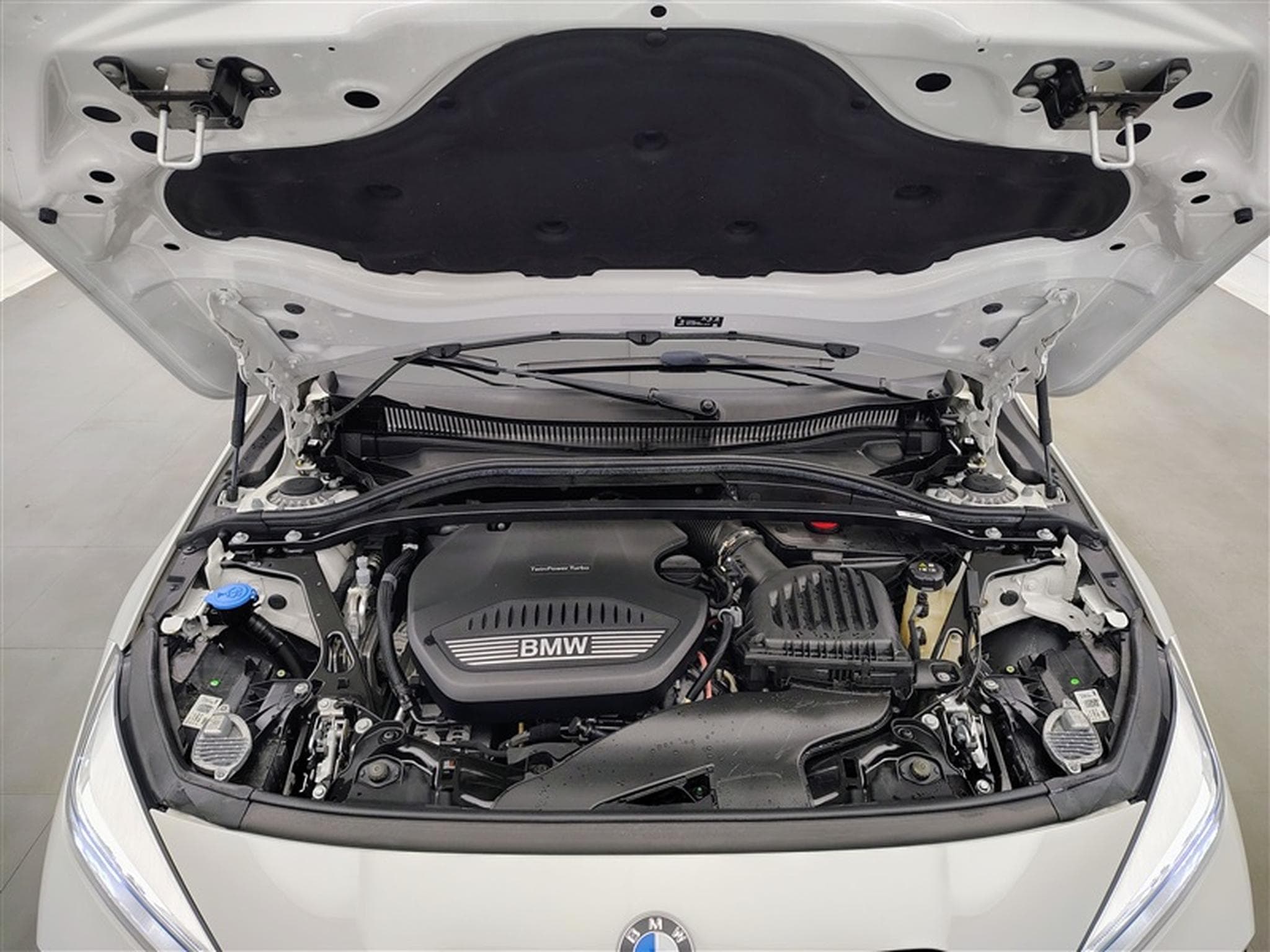 BMW 118 118 d Pack M NAVI / FULL LED / CUIR PARTIEL / CAMERA / JA 18 (2022) - Foto 19