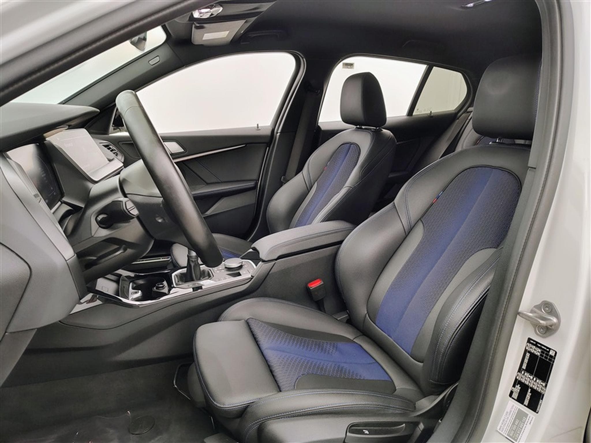 BMW 118 118 d Pack M NAVI / FULL LED / CUIR PARTIEL / CAMERA / JA 18 (2022) - Foto 7