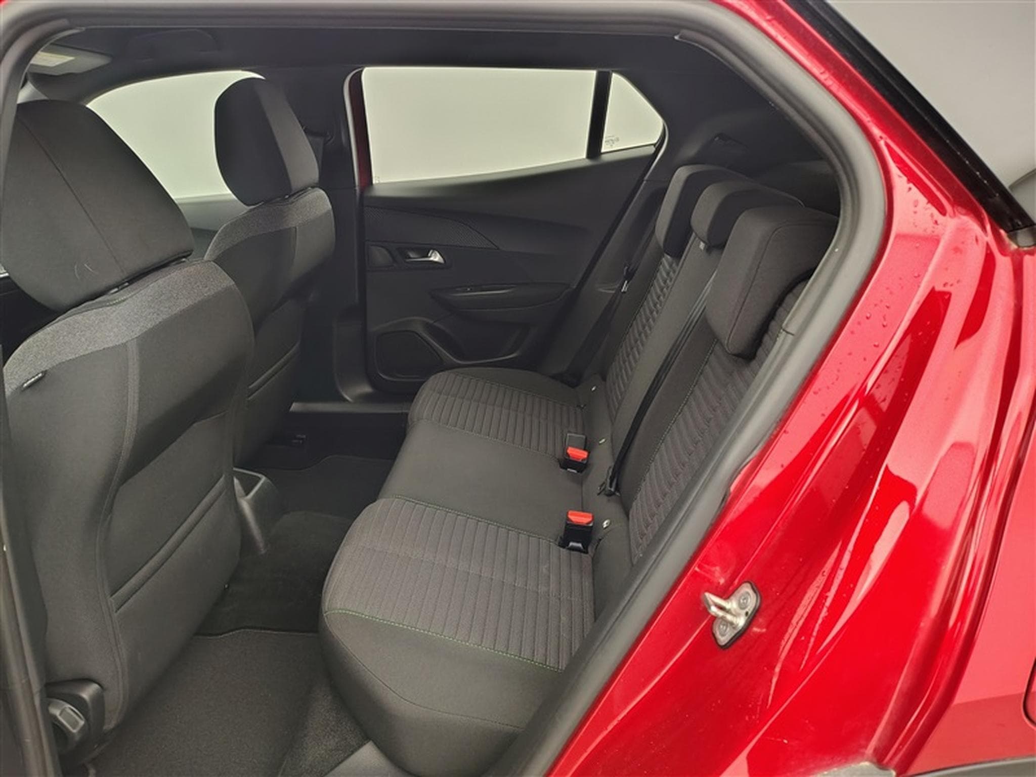 Peugeot 2008 1.2 PureTech 100Cv Active CARPLAY (2023) - Photo 13