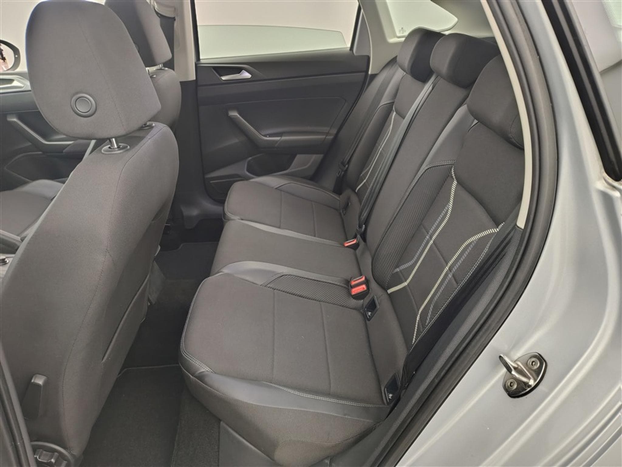 VW Taigo 1.0 TSI 110cv DSG Style CARPLAY / FULL LED / KEYLESS / JA 17 (2022) - Photo 13